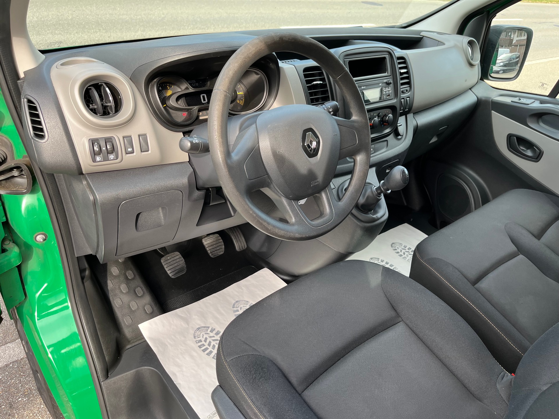 RENAULT Trafic ENERGY dCi 125 Passenger Authentique / Frisch ab MFK & Service / 9-Sitze / CH Fahrzeug-image-11