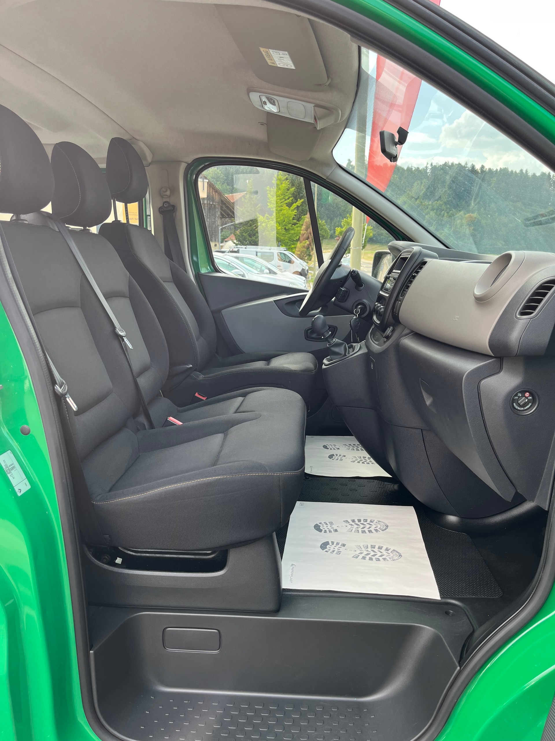 RENAULT Trafic ENERGY dCi 125 Passenger Authentique / Frisch ab MFK & Service / 9-Sitze / CH Fahrzeug-image-14