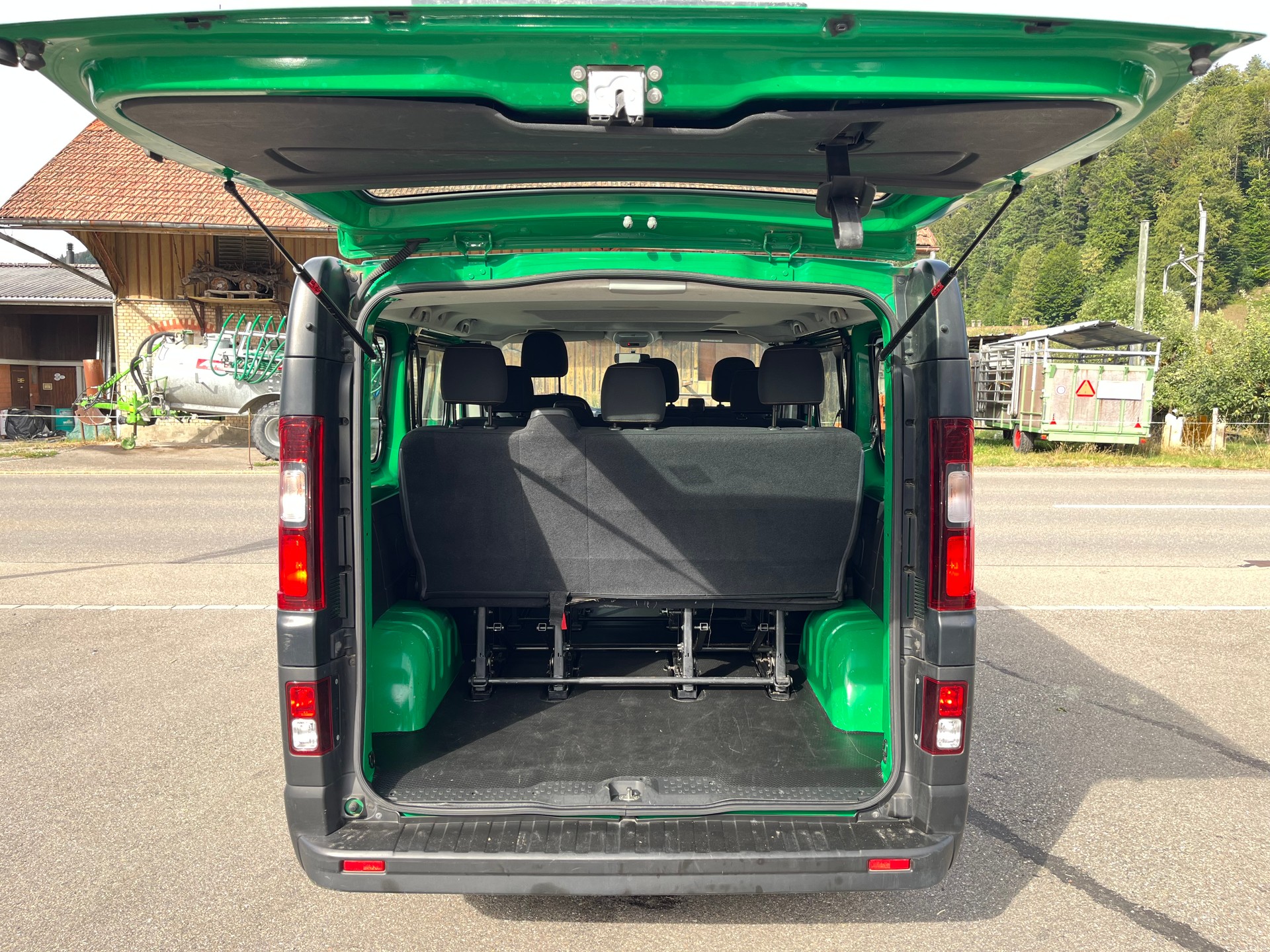 RENAULT Trafic ENERGY dCi 125 Passenger Authentique / Frisch ab MFK & Service / 9-Sitze / CH Fahrzeug-image-4