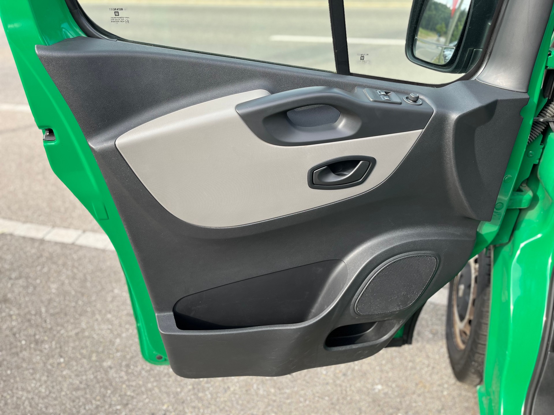 RENAULT Trafic ENERGY dCi 125 Passenger Authentique / Frisch ab MFK & Service / 9-Sitze / CH Fahrzeug-image-15