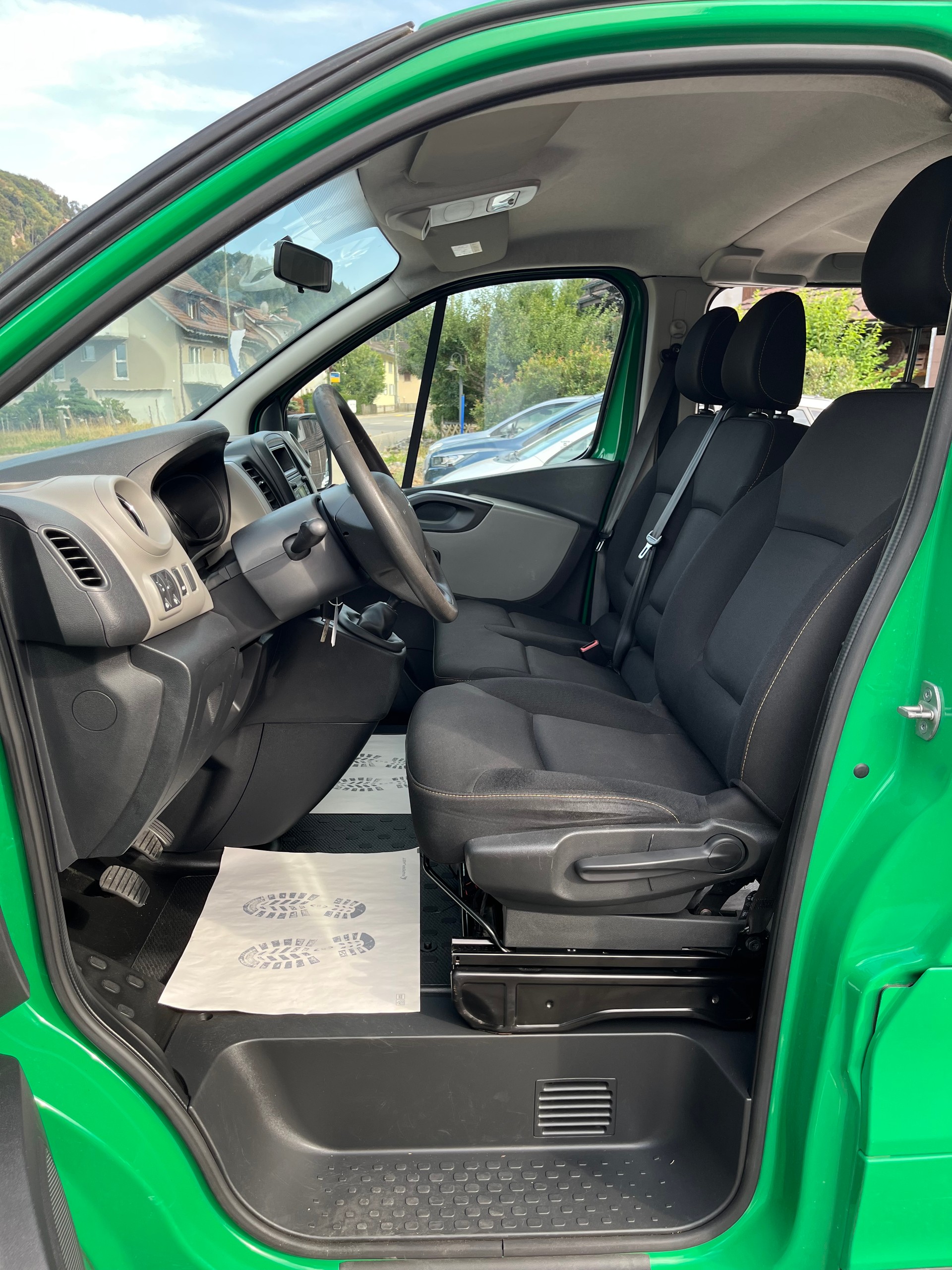 RENAULT Trafic ENERGY dCi 125 Passenger Authentique / Frisch ab MFK & Service / 9-Sitze / CH Fahrzeug-image-12