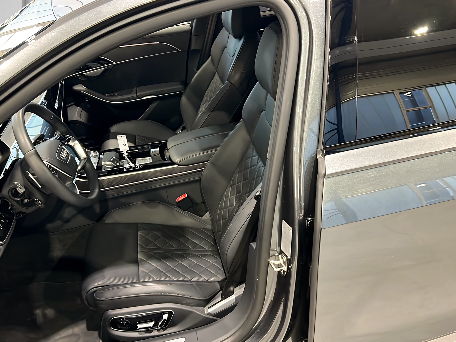 AUDI A8 60 TFSI e qu S-Line**Panodach,5-Jahre Garantie,Matrix,S-Sportsitze,Luftfahrwerk**Np CHF 178'240.-**-image-7