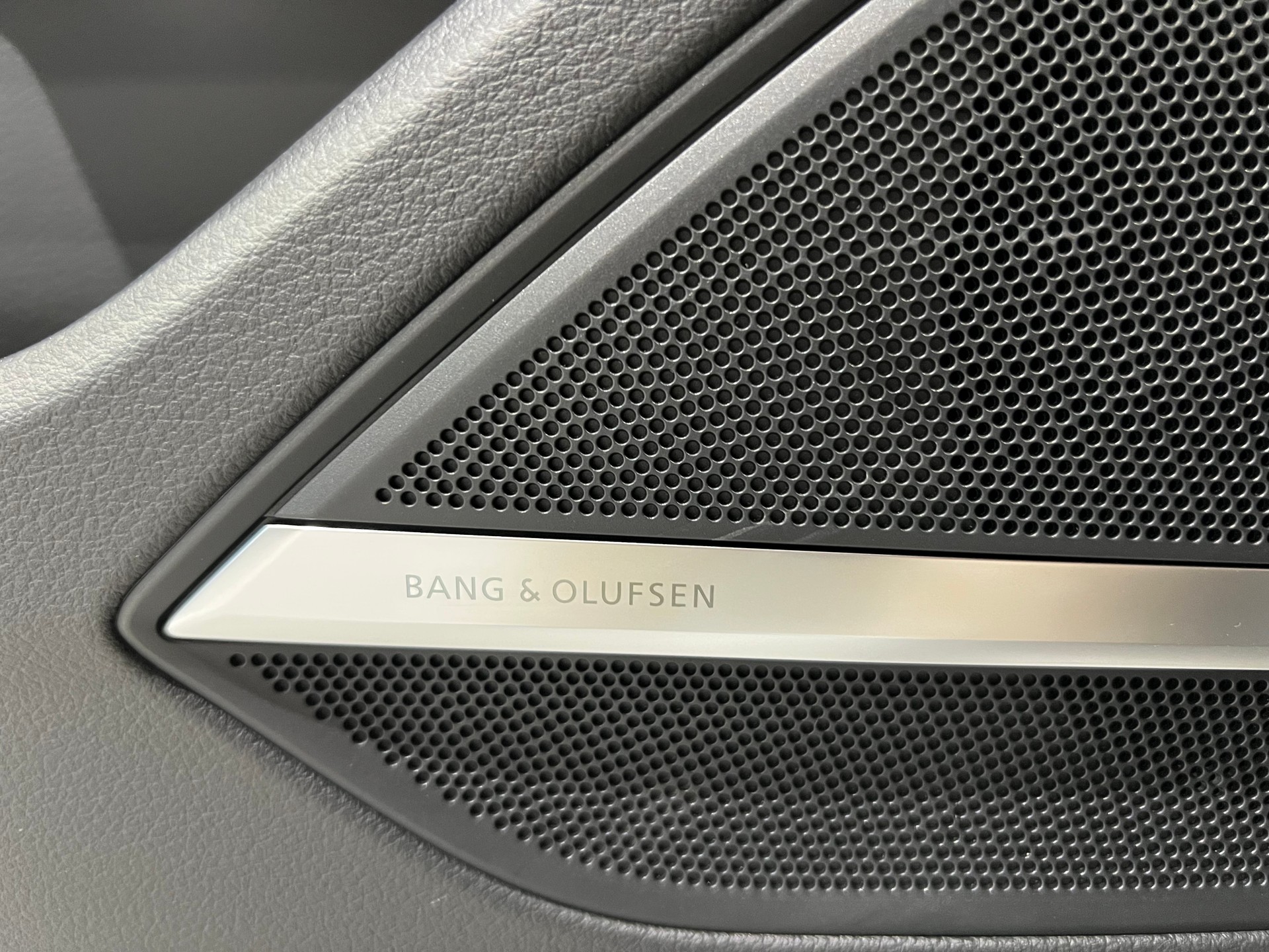 AUDI A8 60 TFSI e qu S-Line**Panodach,5-Jahre Garantie,Matrix,S-Sportsitze,Luftfahrwerk**Np CHF 178'240.-**-image-12