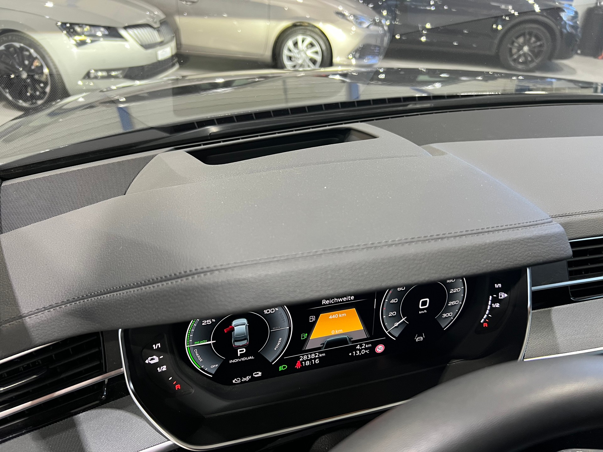AUDI A8 60 TFSI e qu S-Line**Panodach,5-Jahre Garantie,Matrix,S-Sportsitze,Luftfahrwerk**Np CHF 178'240.-**-image-9