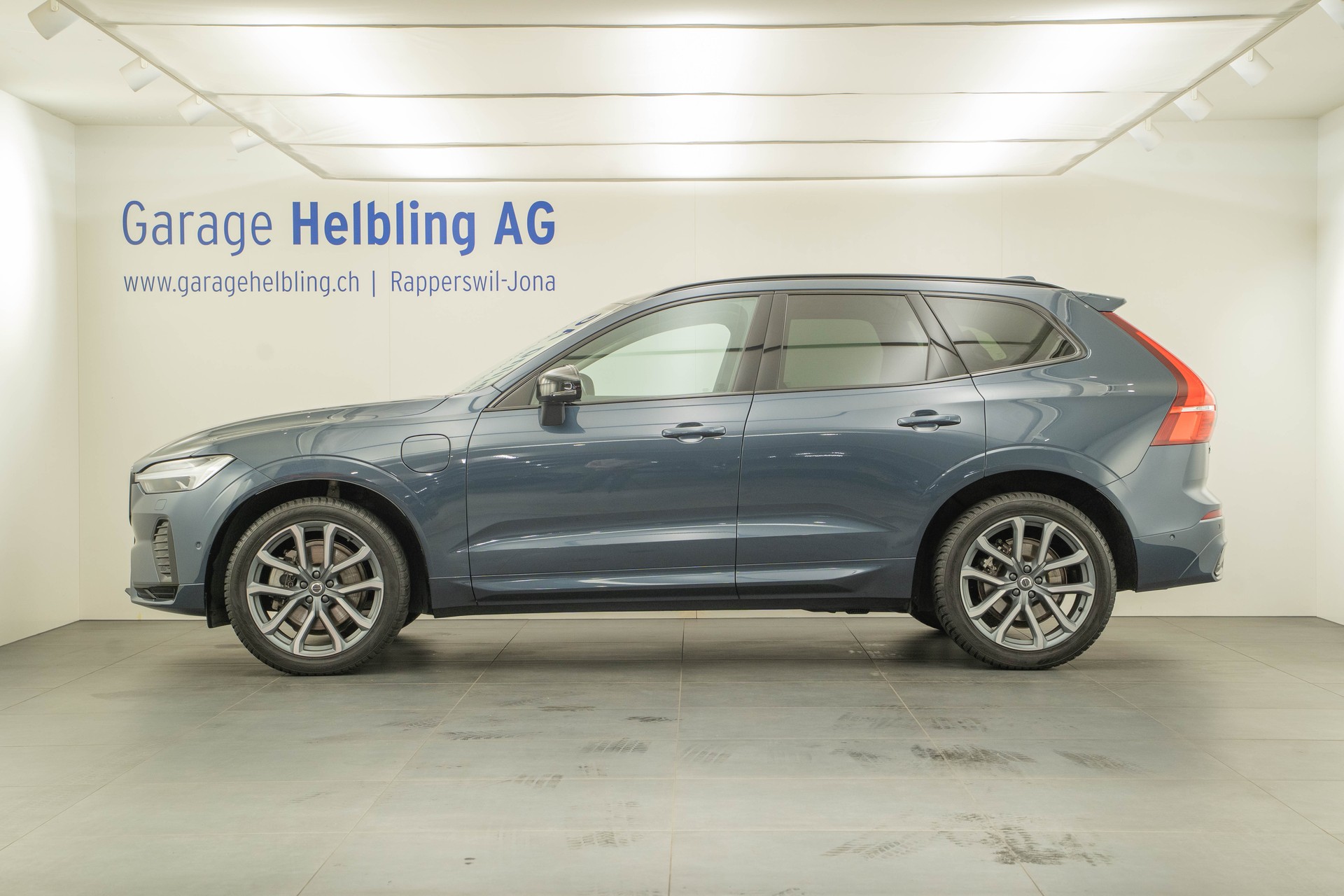 VOLVO XC60 2.0 T6 TE Ultimate Dark eAWD-image-2