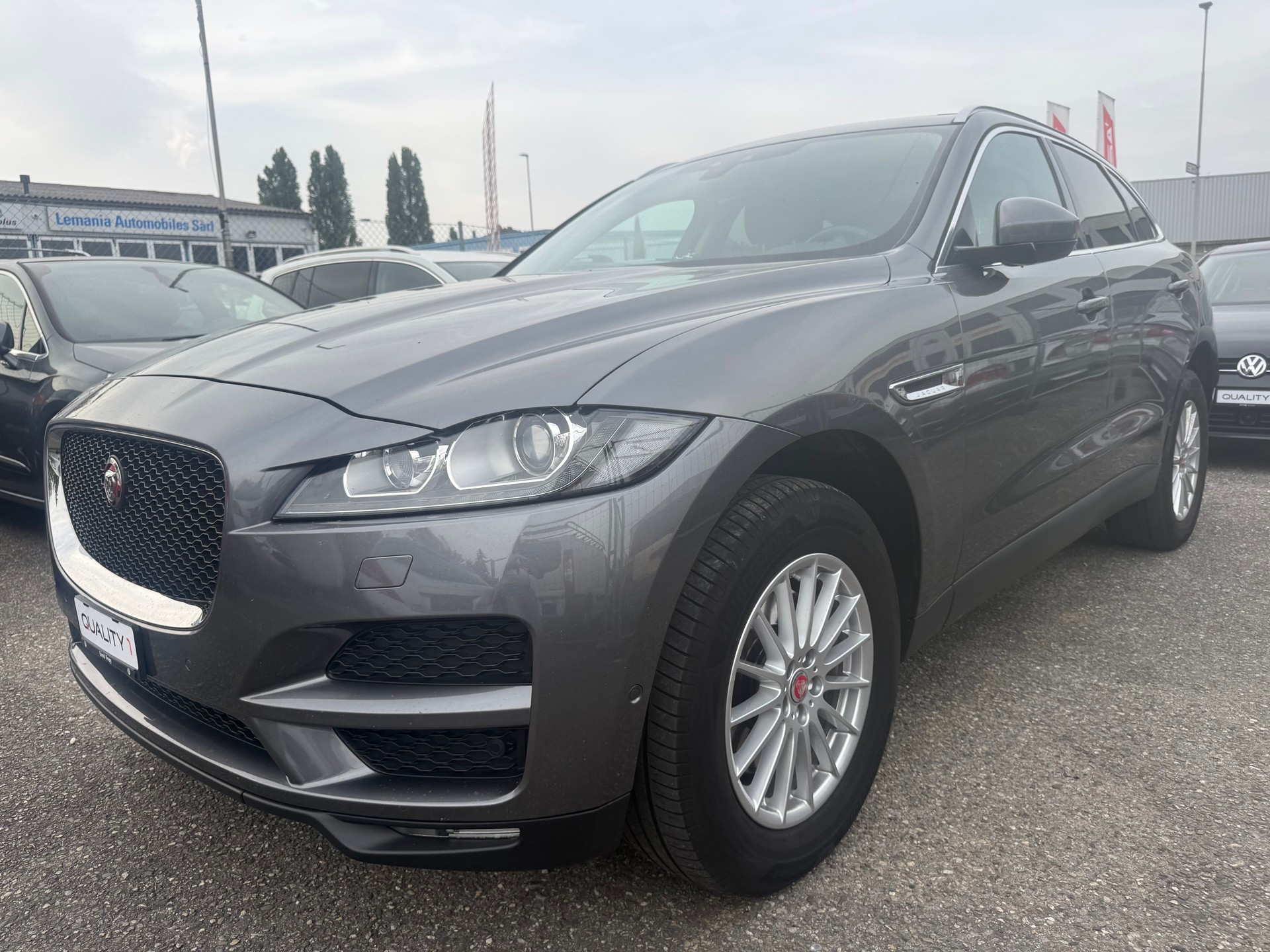 JAGUAR F-Pace 3.0 TD Prestige AWD Automatik-image-1