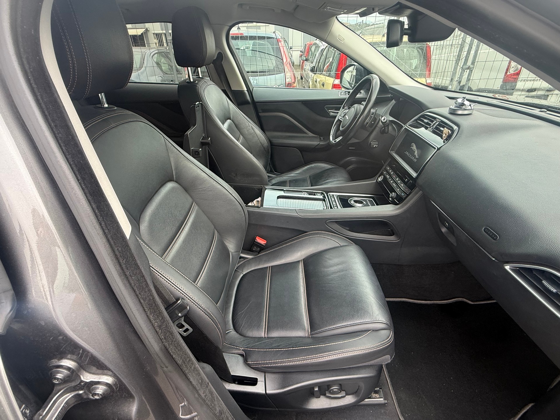 JAGUAR F-Pace 3.0 TD Prestige AWD Automatik-image-6