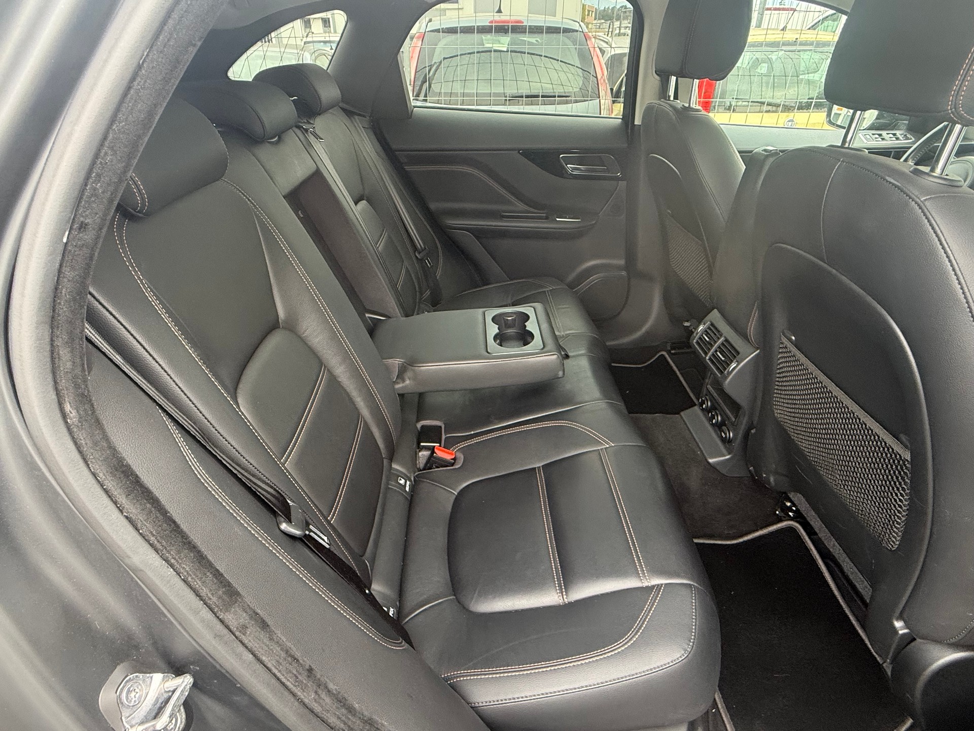 JAGUAR F-Pace 3.0 TD Prestige AWD Automatik-image-7