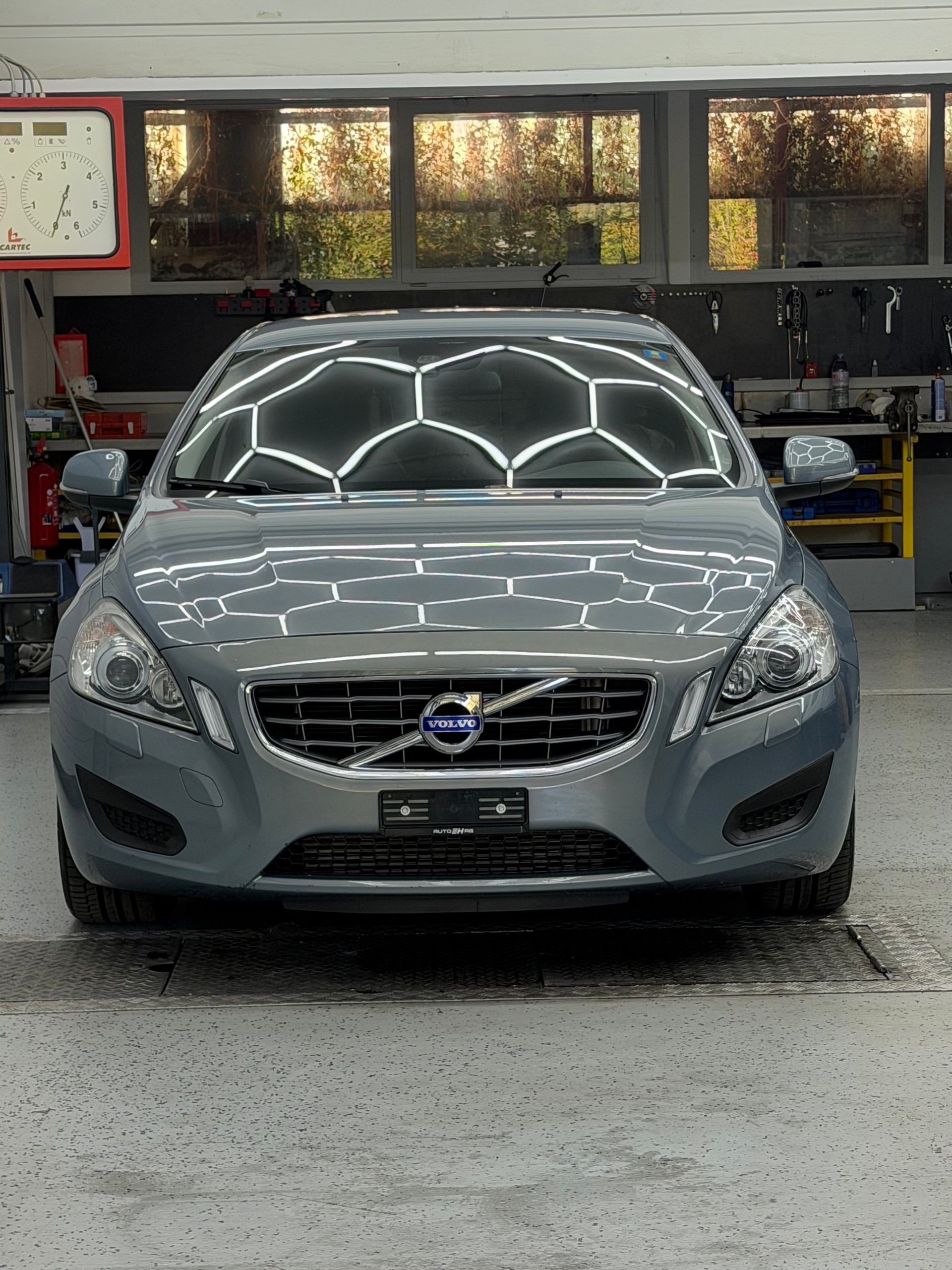 VOLVO V60 T4 Kinetic Powershift-image-1