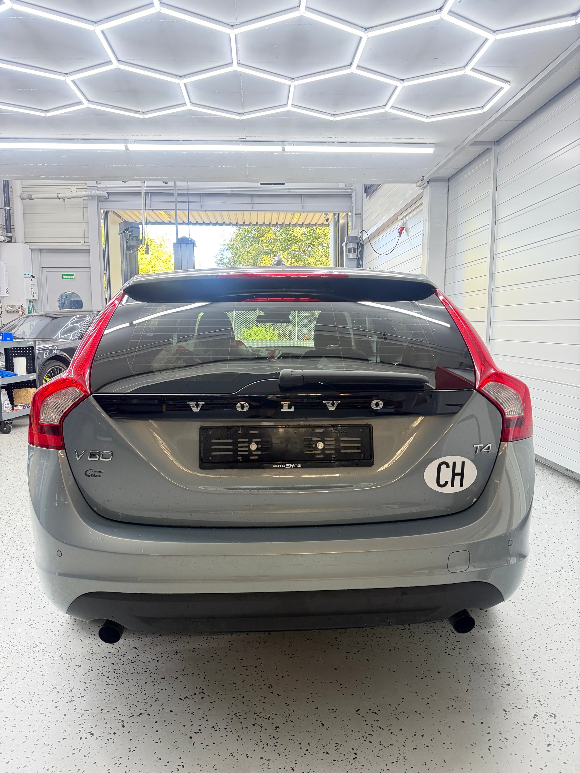 VOLVO V60 T4 Kinetic Powershift-image-4