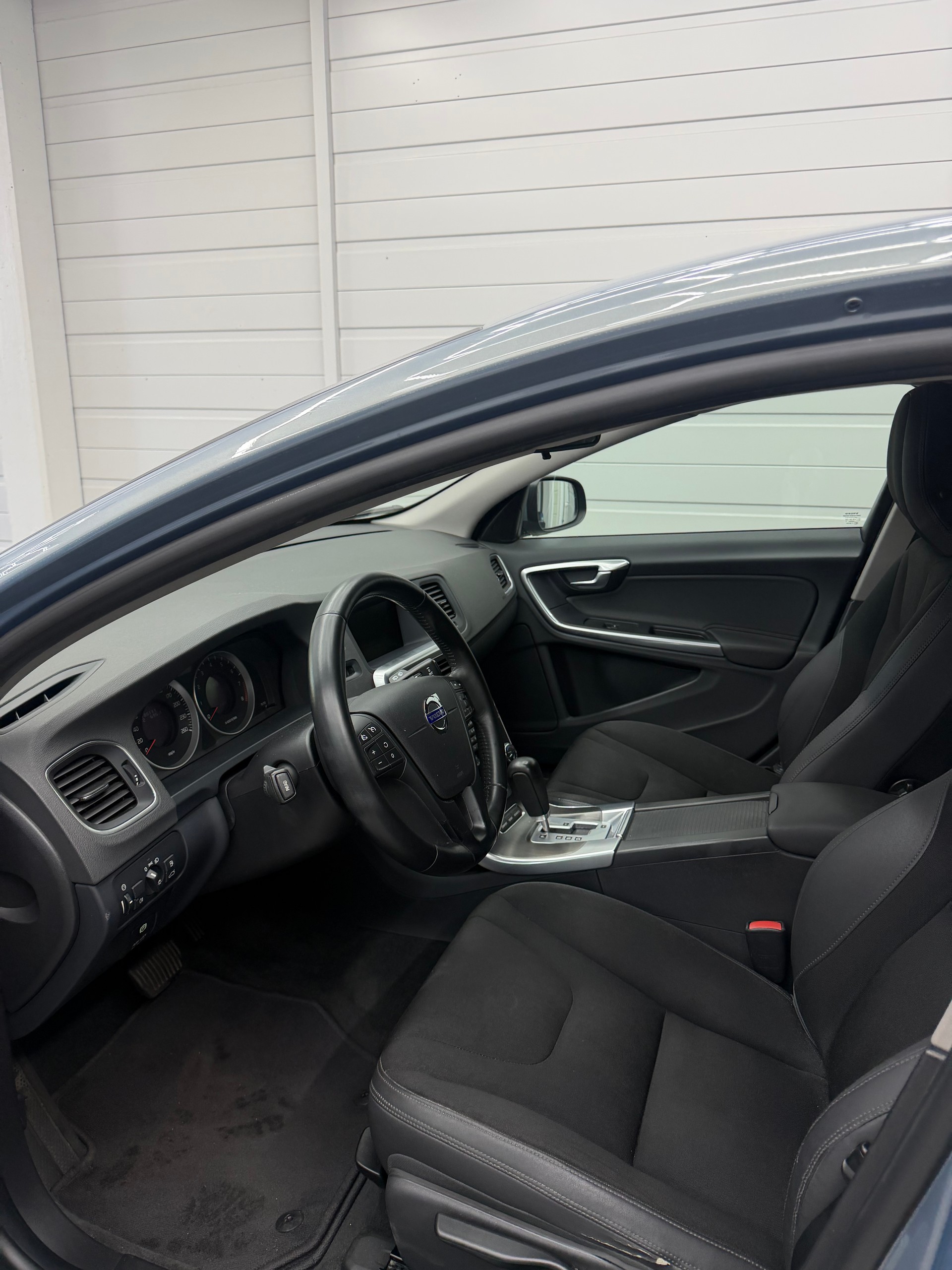 VOLVO V60 T4 Kinetic Powershift-image-5