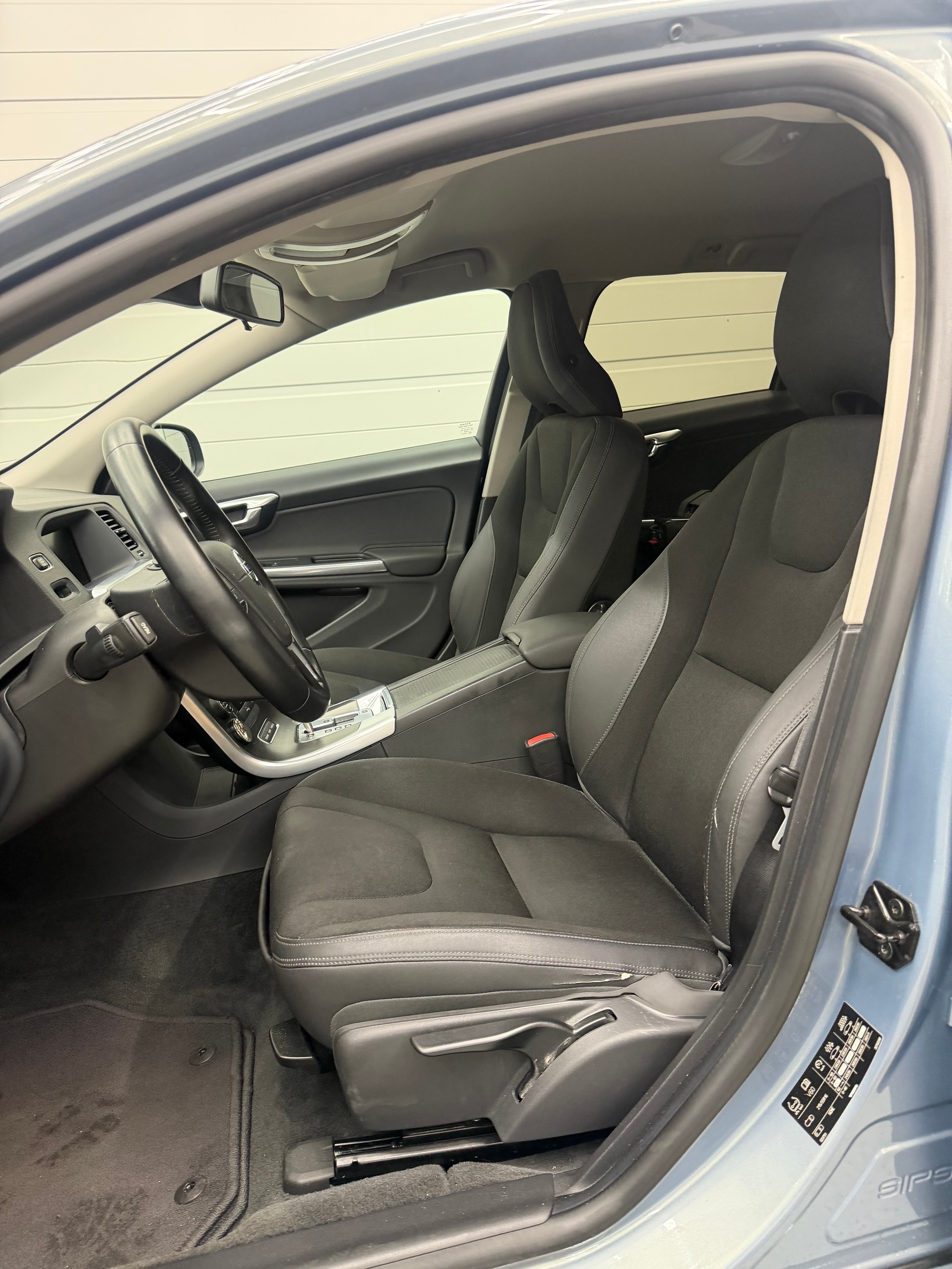 VOLVO V60 T4 Kinetic Powershift-image-6