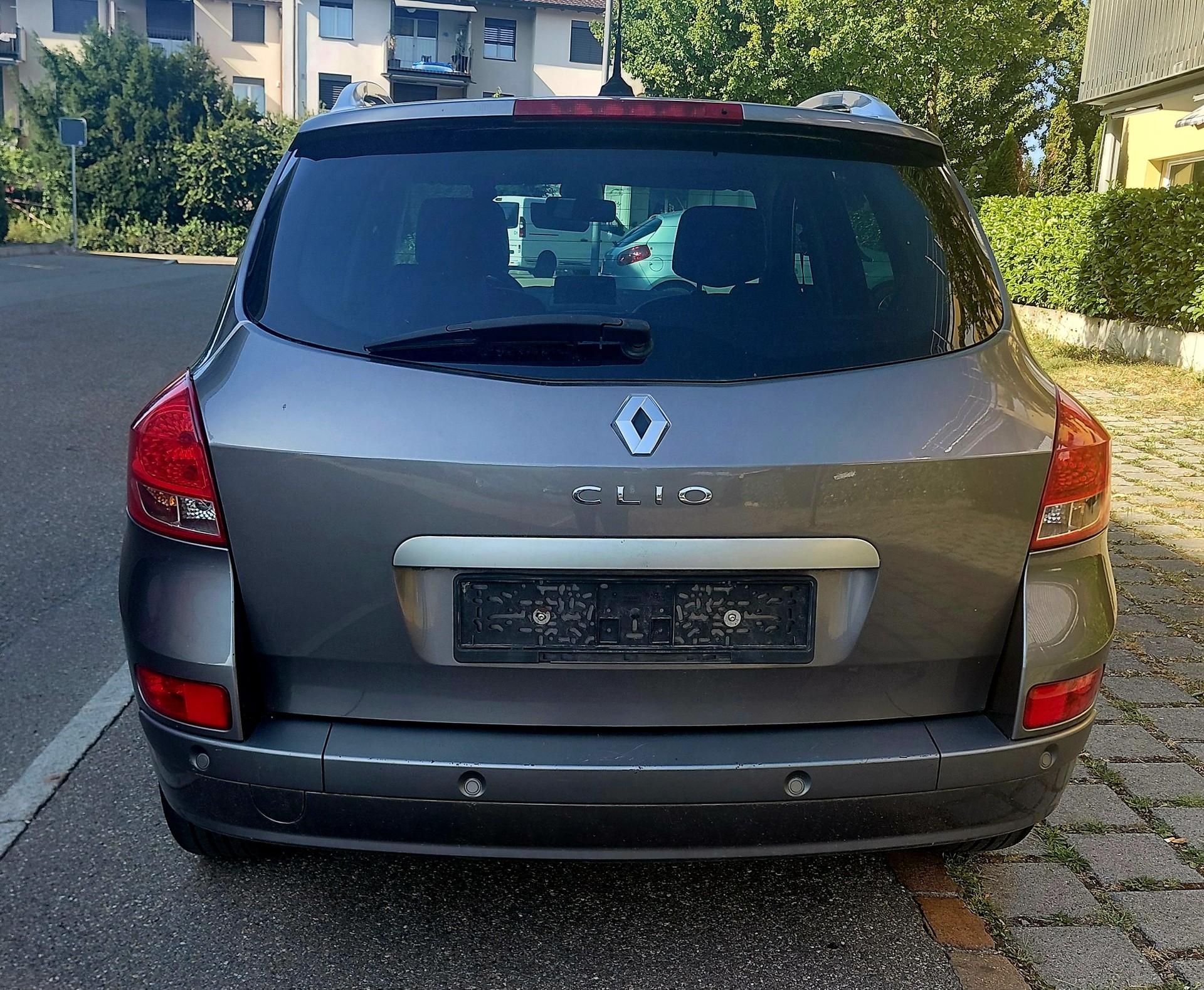 RENAULT Clio Grandtour 1.2 16V Turbo Swiss Edition-image-5