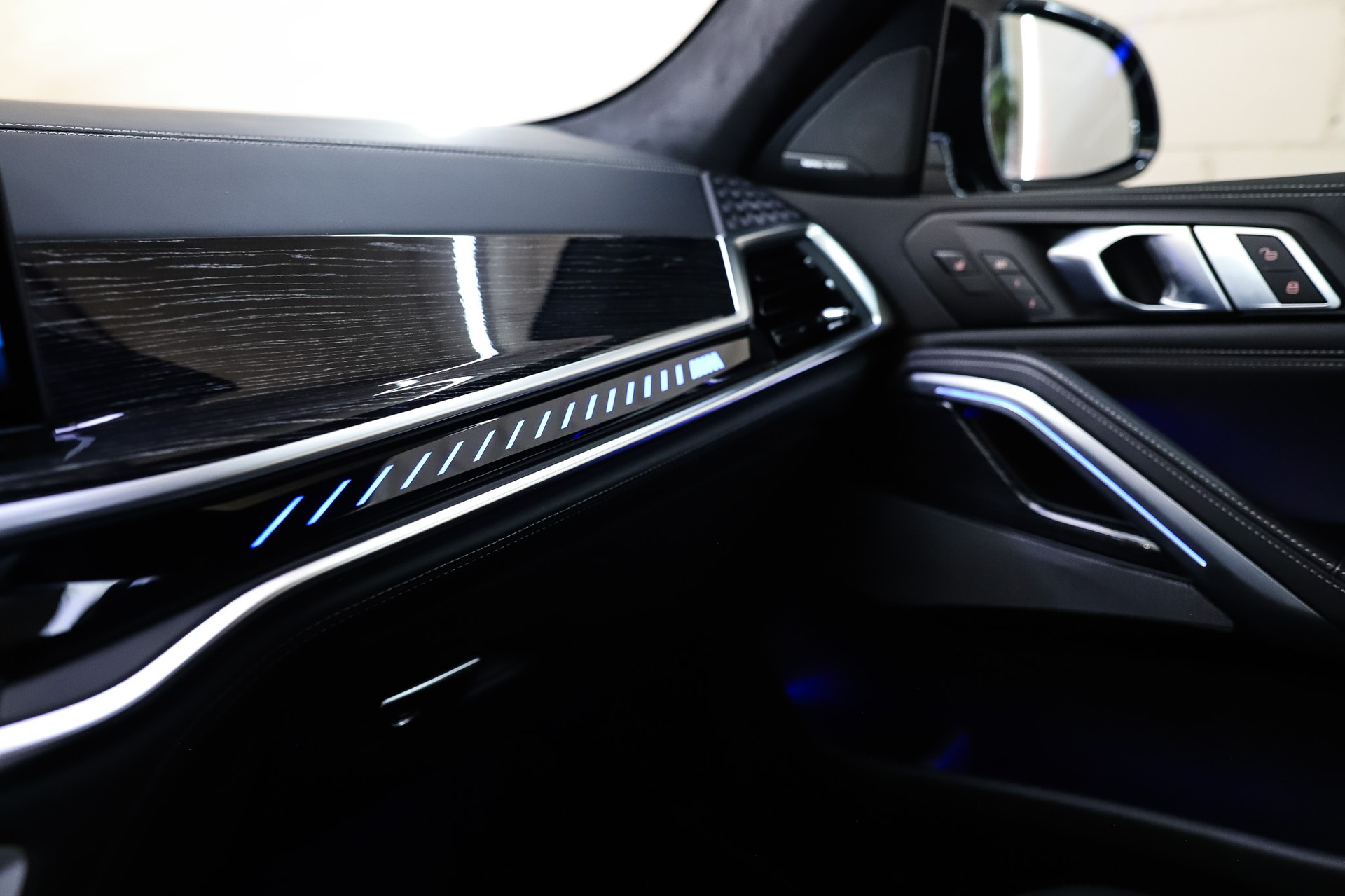 BMW X6 xDrive 48V M60i M Sport Pro Steptronic-image-19