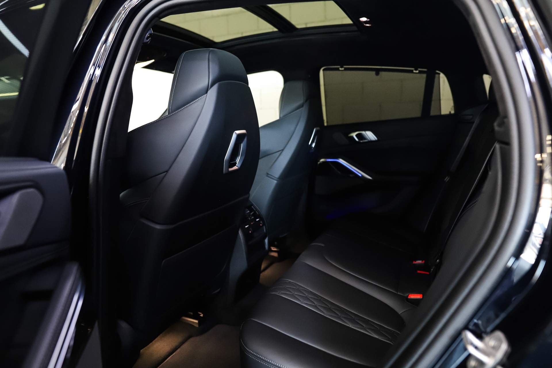 BMW X6 xDrive 48V M60i M Sport Pro Steptronic-image-22