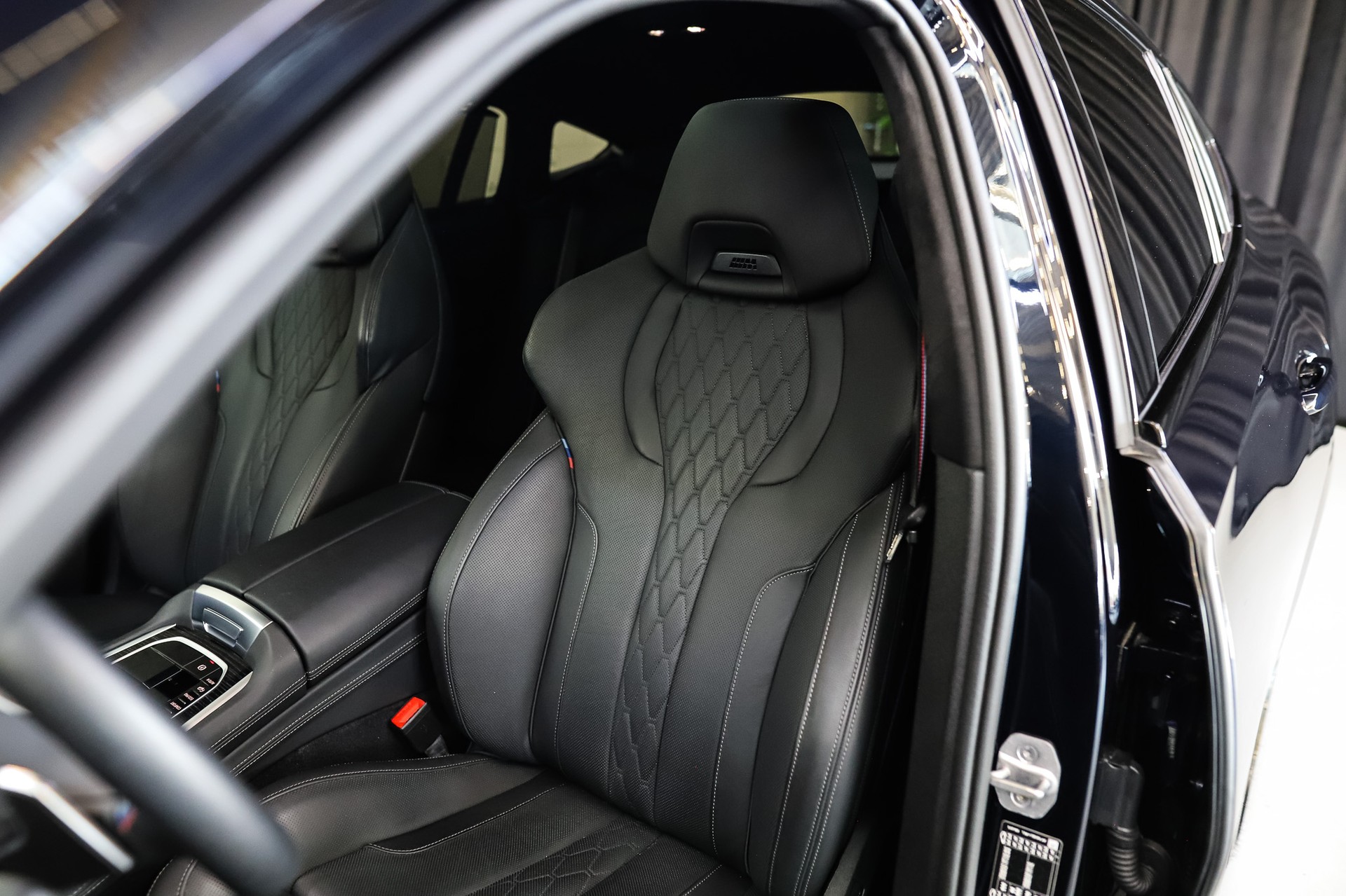 BMW X6 xDrive 48V M60i M Sport Pro Steptronic-image-11