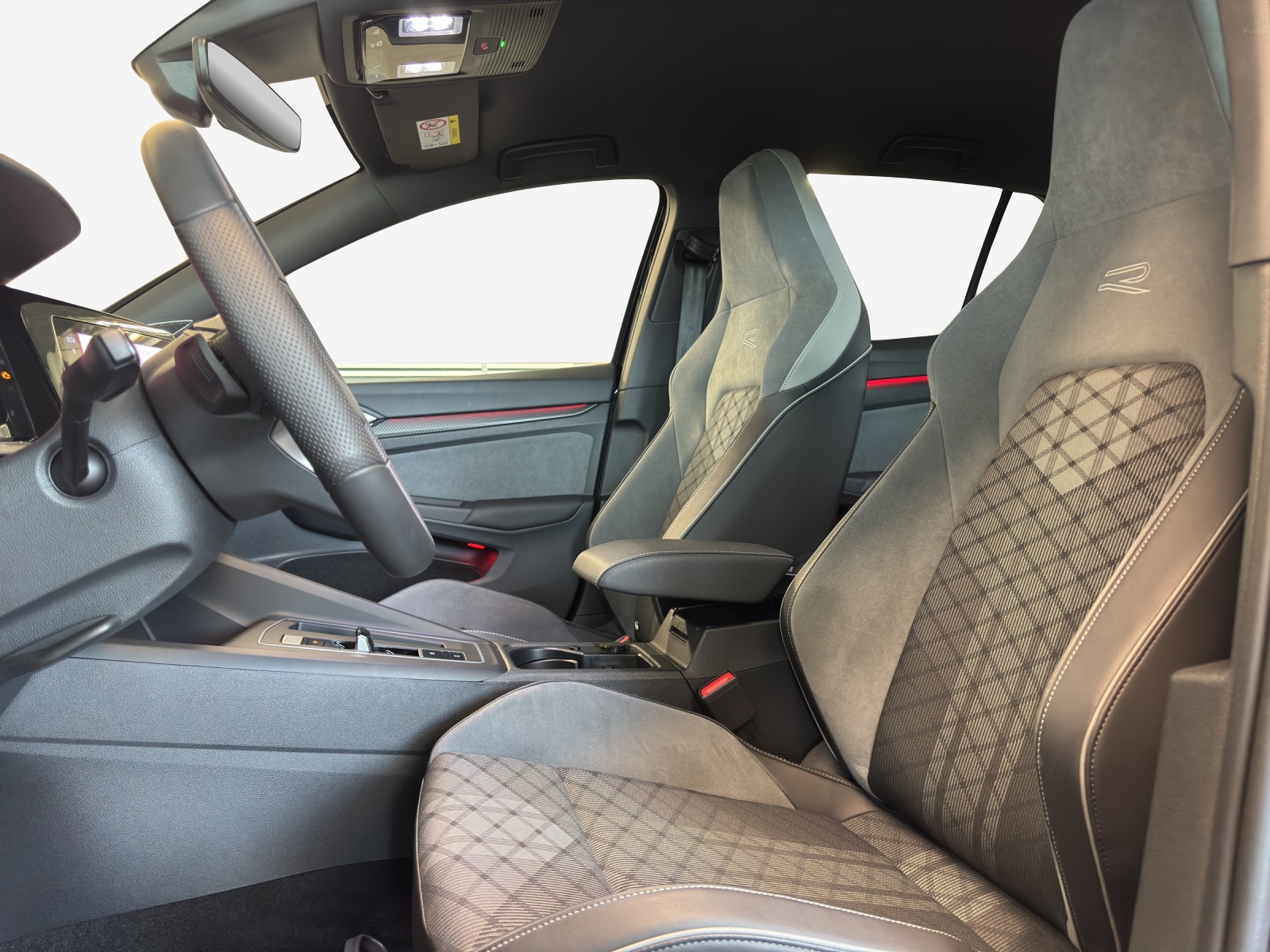 VW Golf 1.5 eTSI mHEV ACT R-Line DSG-image-7