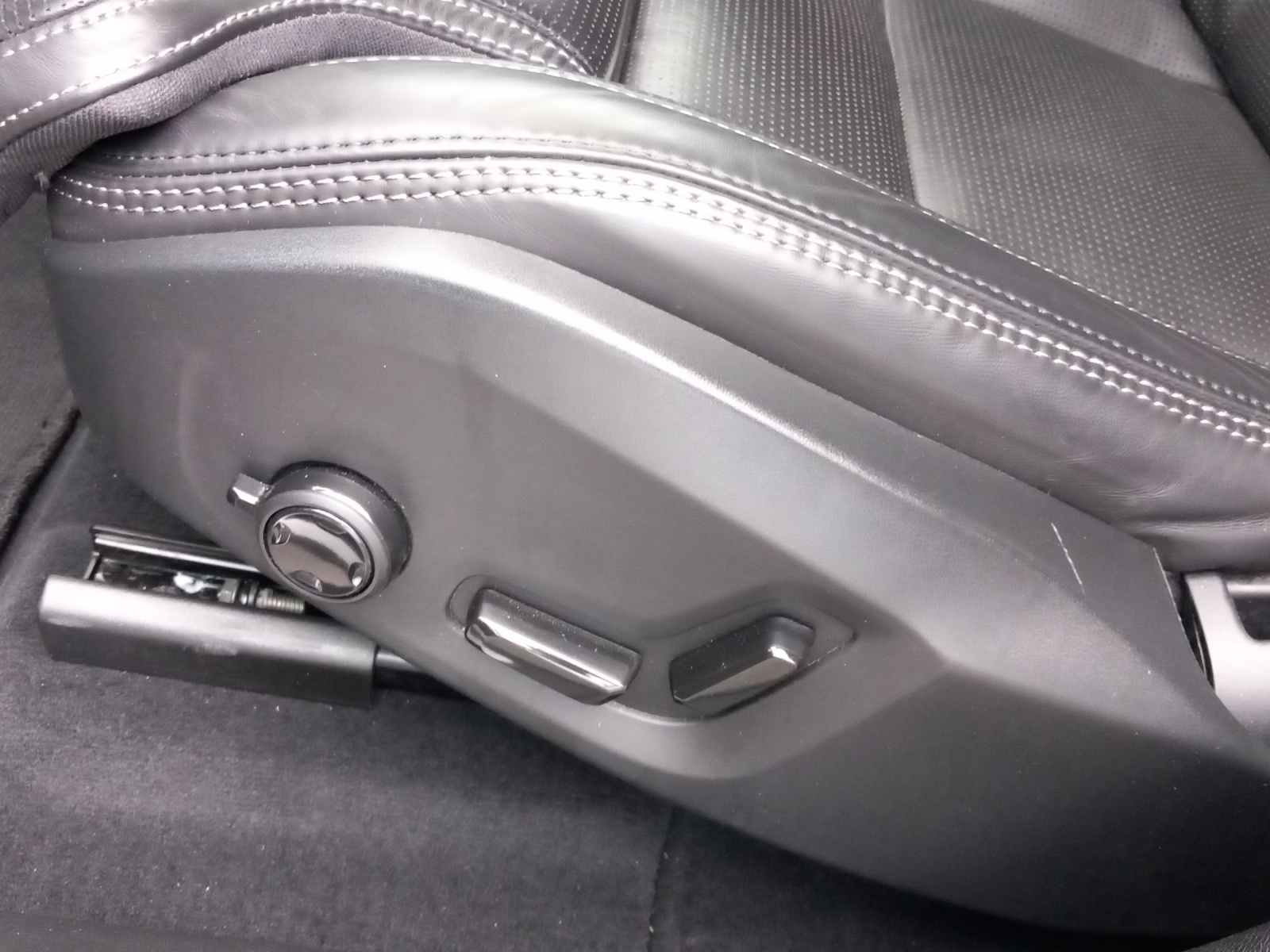VOLVO XC60 2.0 T8 TE XCLUSIVE Ultra Dark eAWD-image-21
