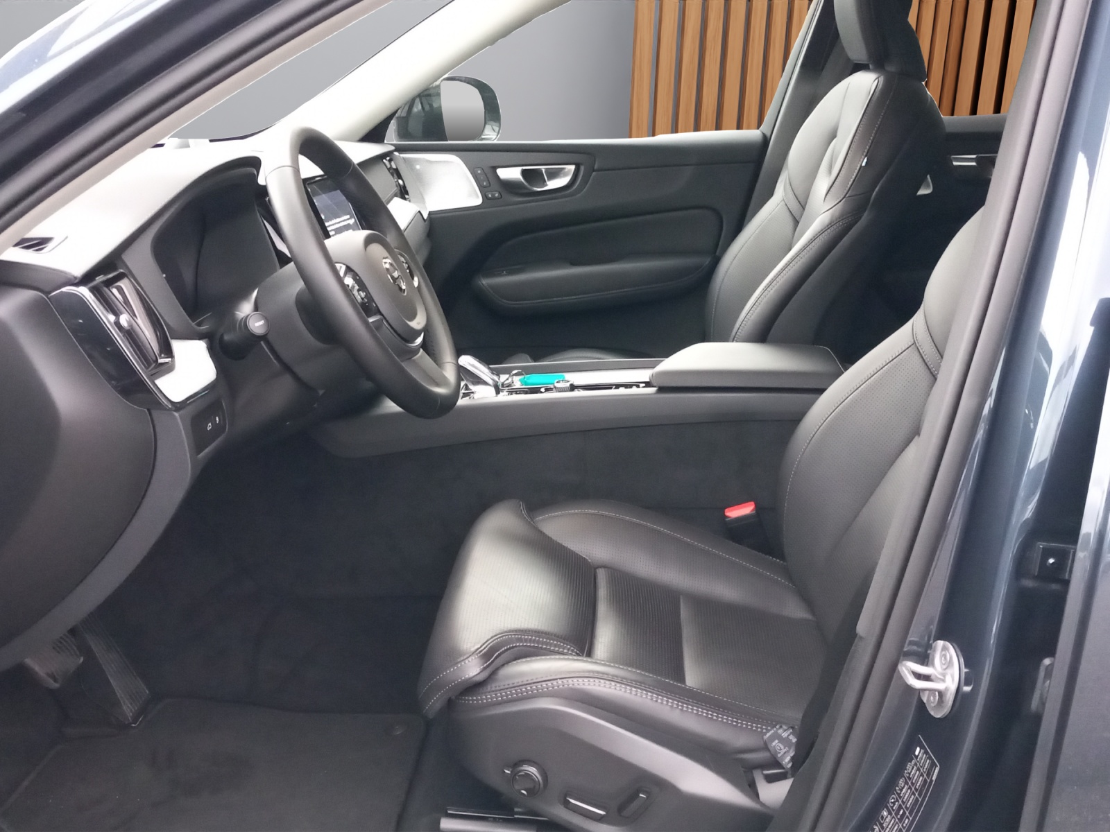 VOLVO XC60 2.0 T8 TE XCLUSIVE Ultra Dark eAWD-image-9