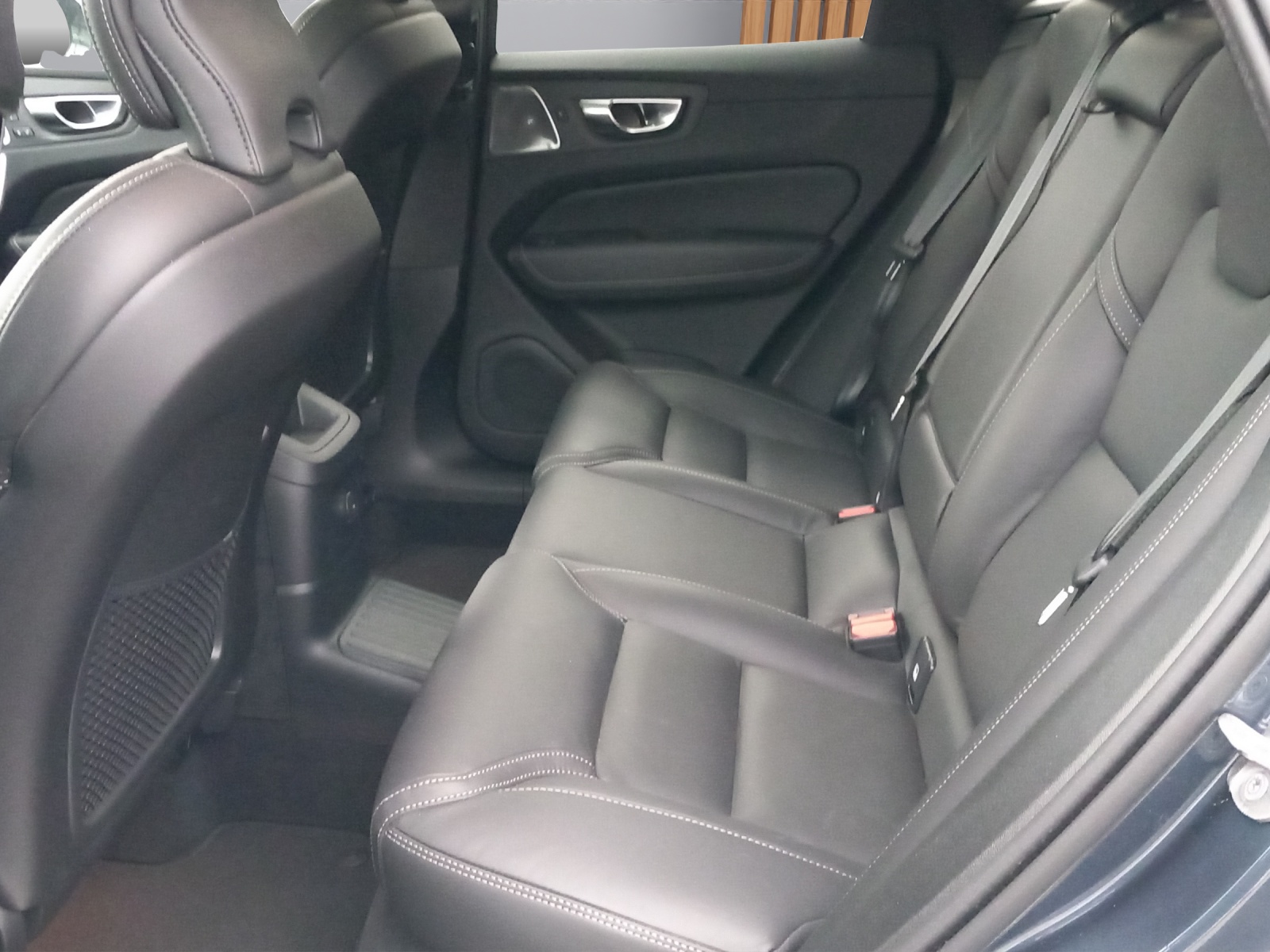 VOLVO XC60 2.0 T8 TE XCLUSIVE Ultra Dark eAWD-image-10