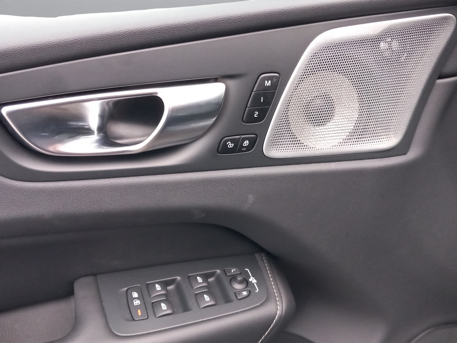 VOLVO XC60 2.0 T8 TE XCLUSIVE Ultra Dark eAWD-image-20