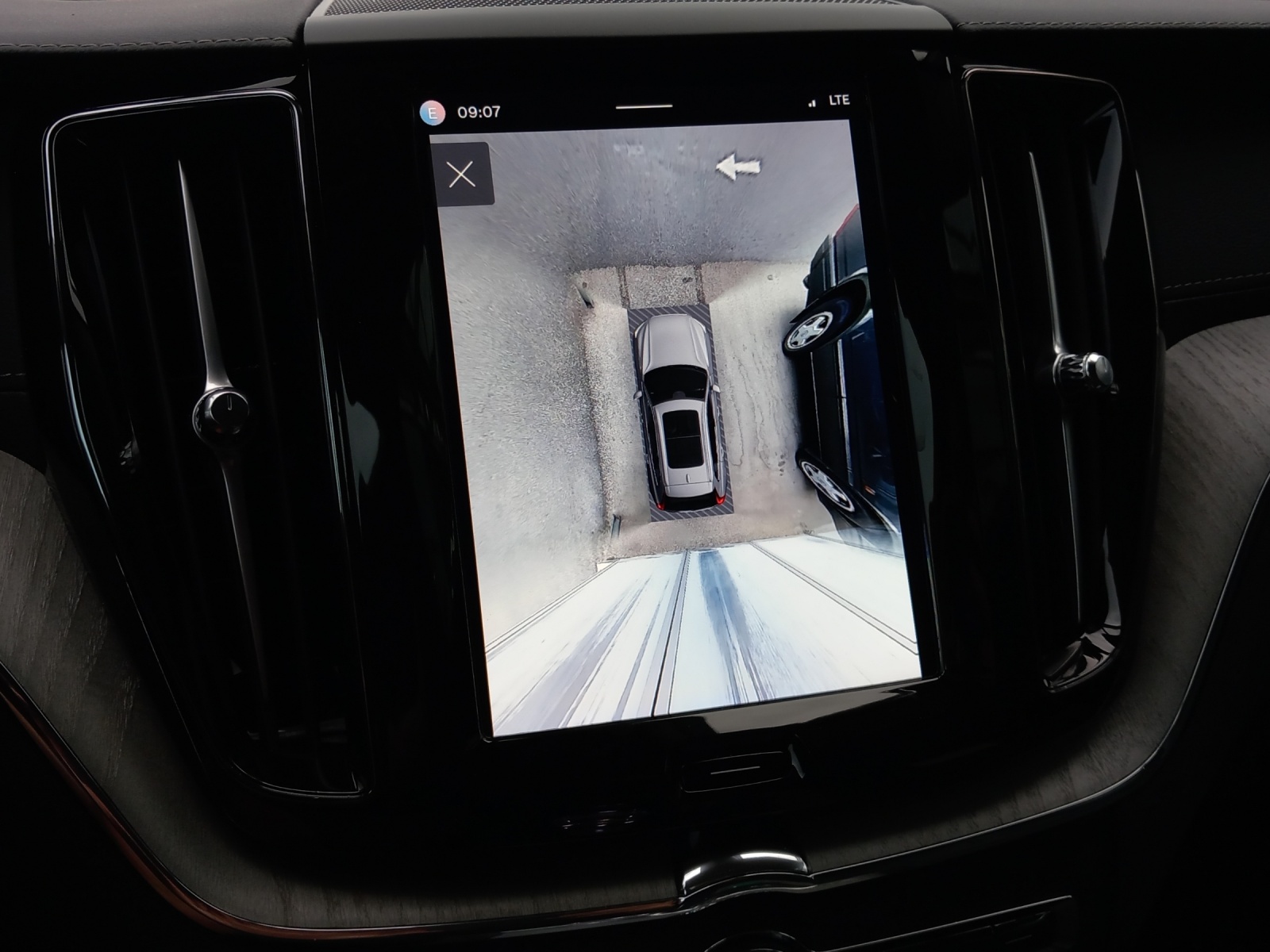 VOLVO XC60 2.0 T8 TE XCLUSIVE Ultra Dark eAWD-image-16