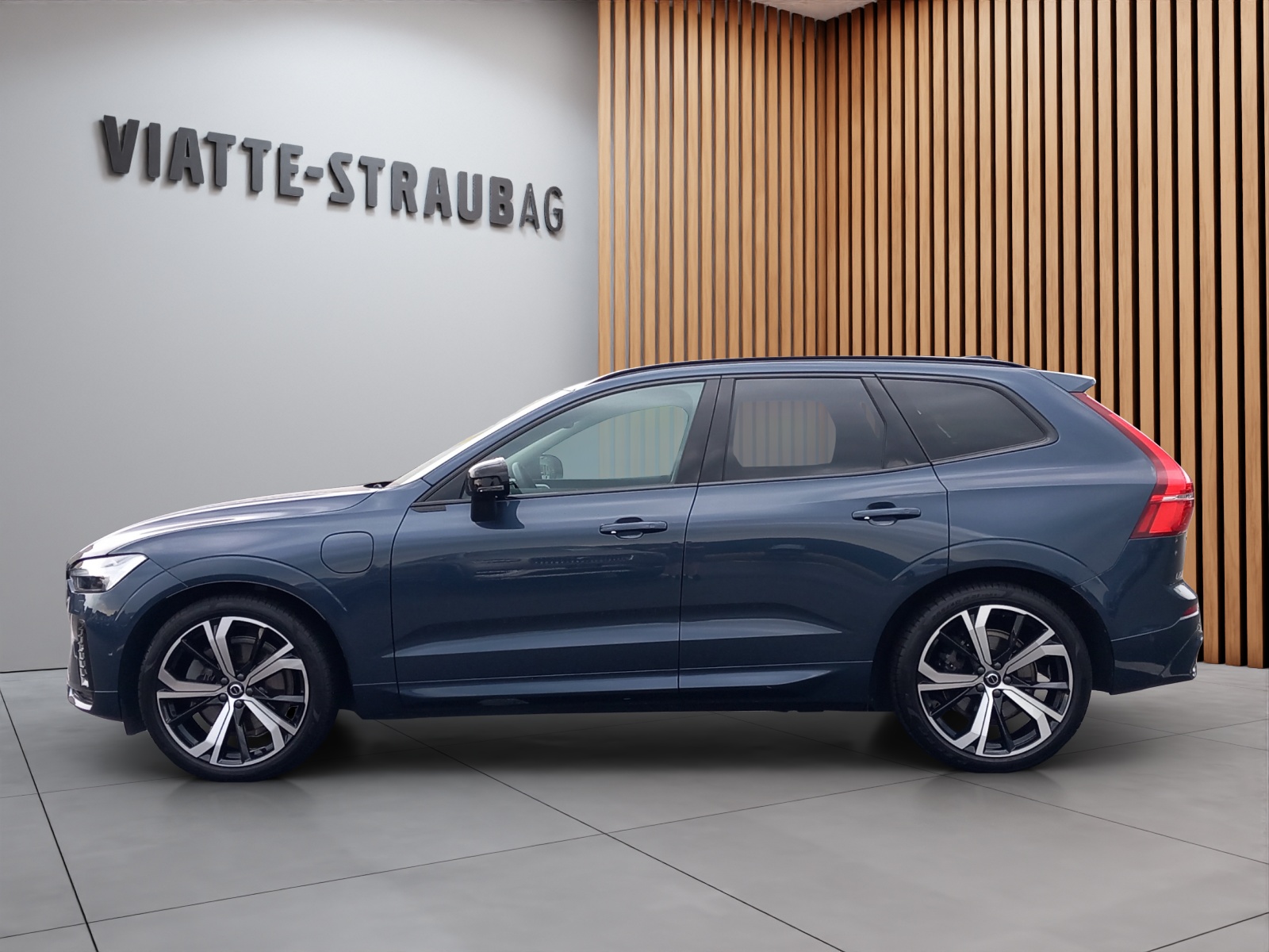 VOLVO XC60 2.0 T8 TE XCLUSIVE Ultra Dark eAWD-image-2