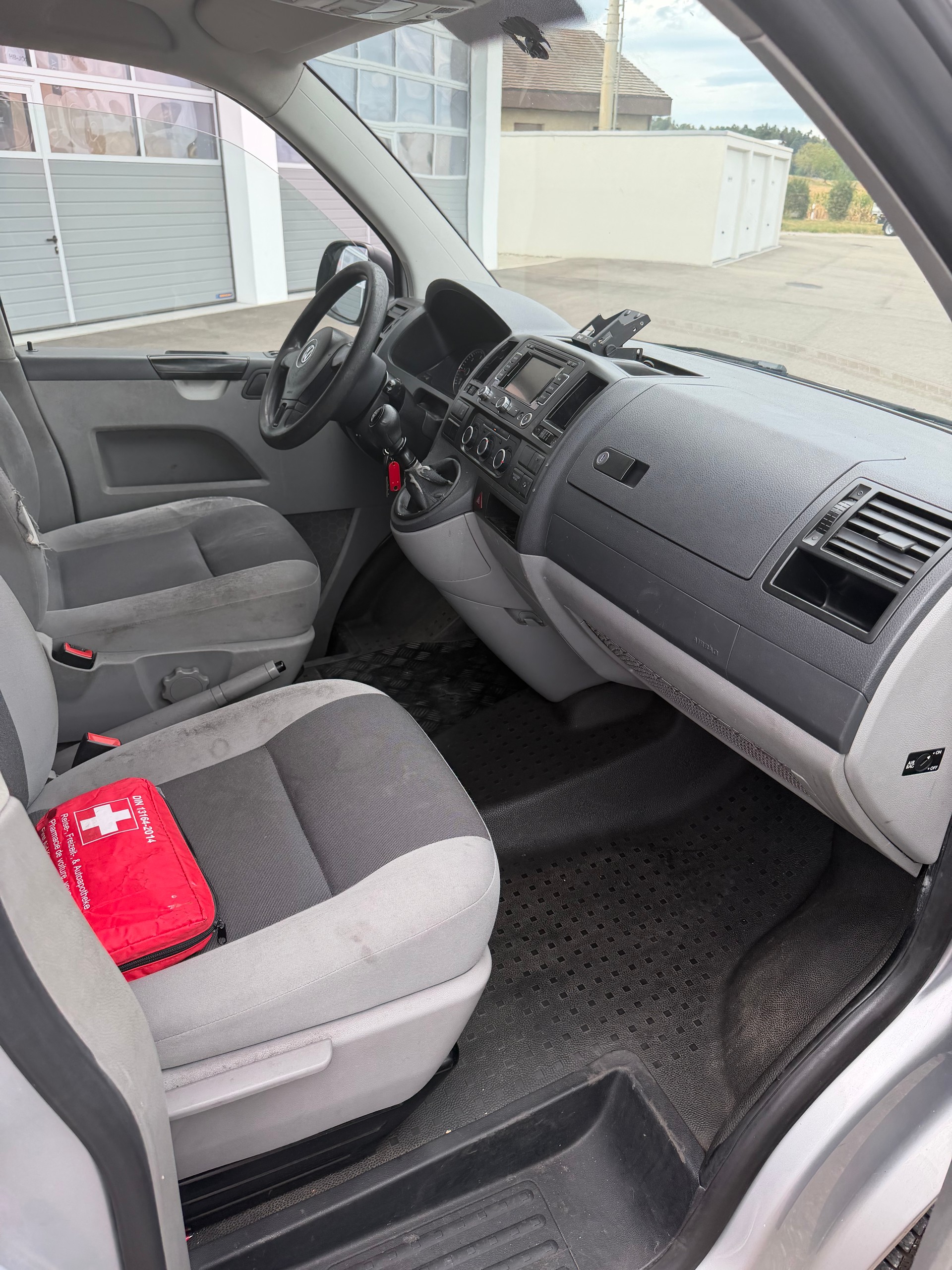 VW T5 2.0 TDI-image-5