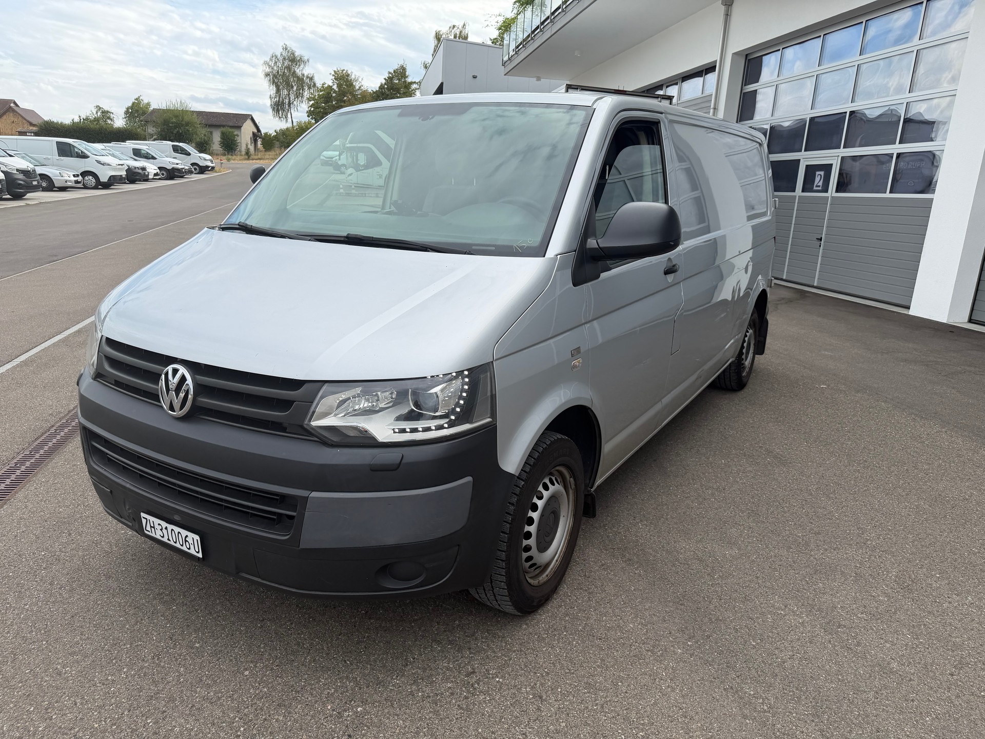 VW T5 2.0 TDI-image-0