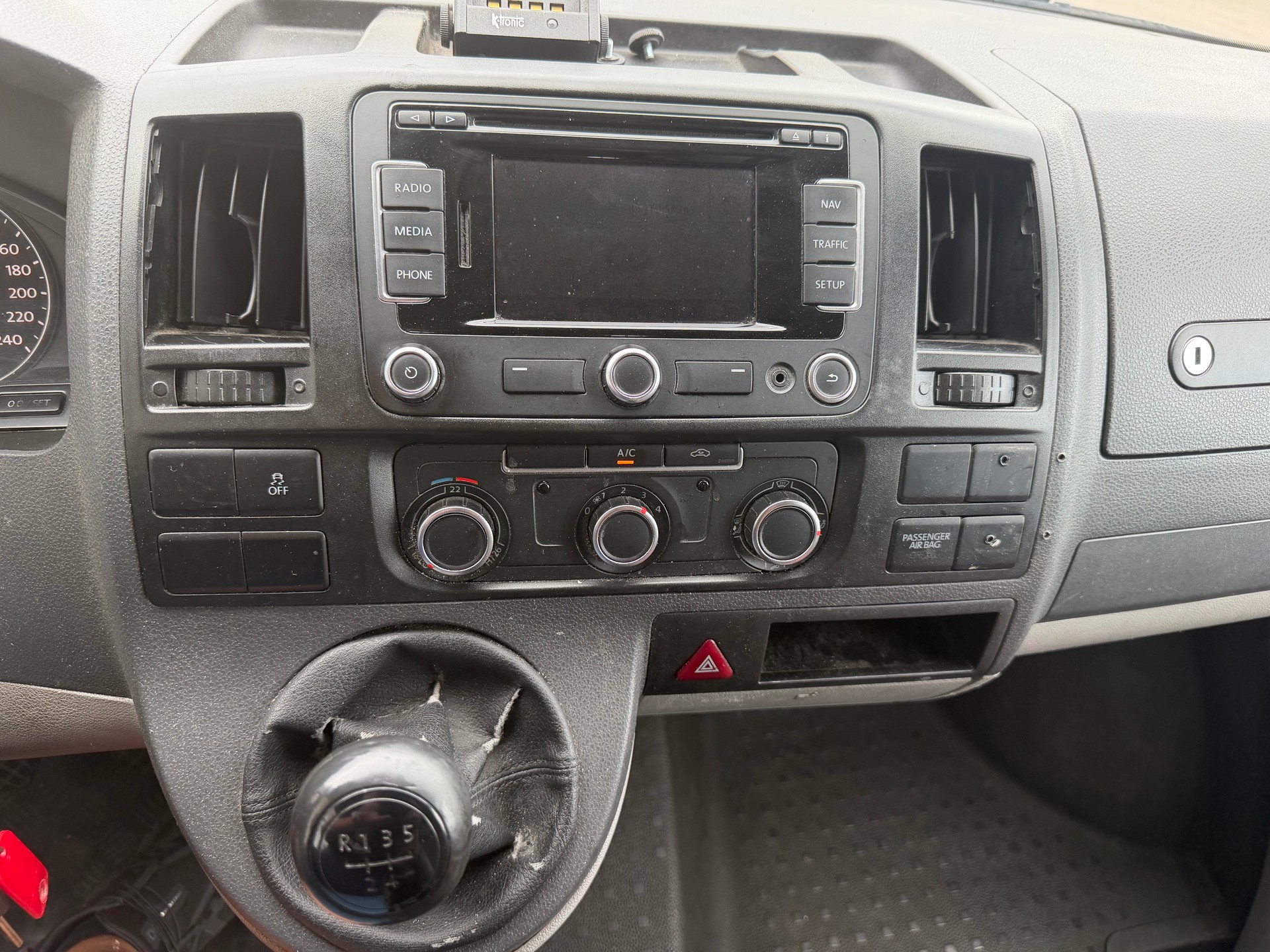 VW T5 2.0 TDI-image-10