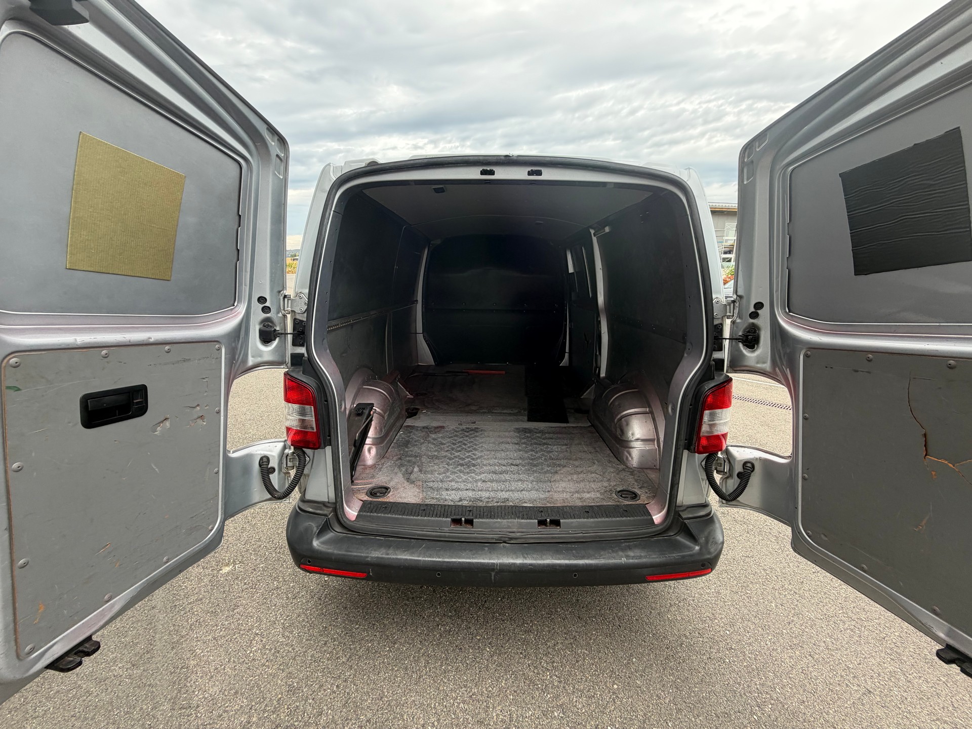 VW T5 2.0 TDI-image-4