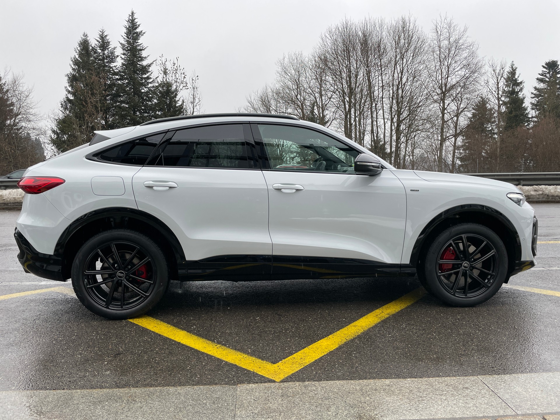 AUDI Q5 Sportback e-hybrid quattro S-tronic-showroom-element-3