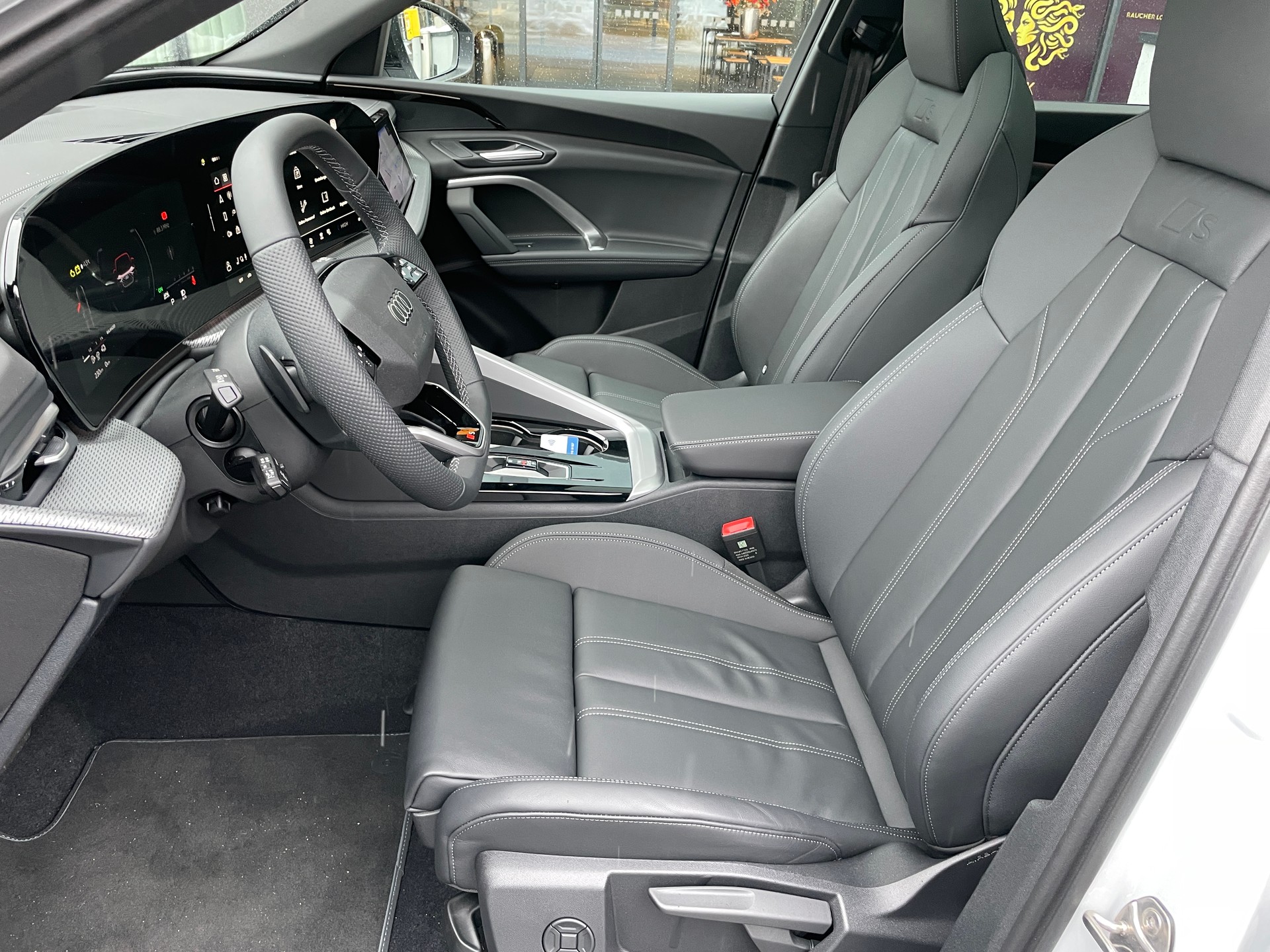 AUDI Q5 Sportback e-hybrid quattro S-tronic-image-13