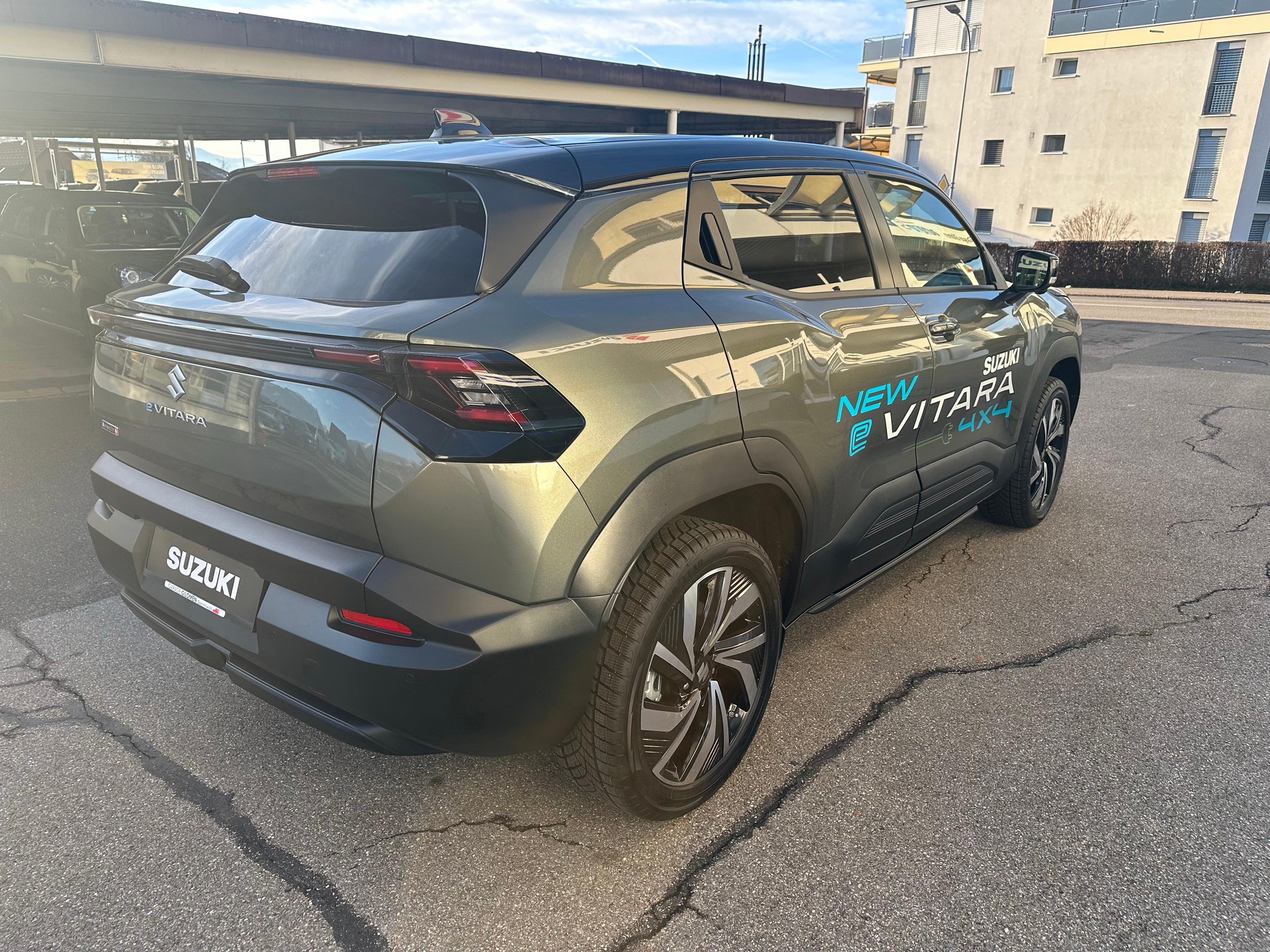 SUZUKI e Vitara Compact Top 4x4-image-6