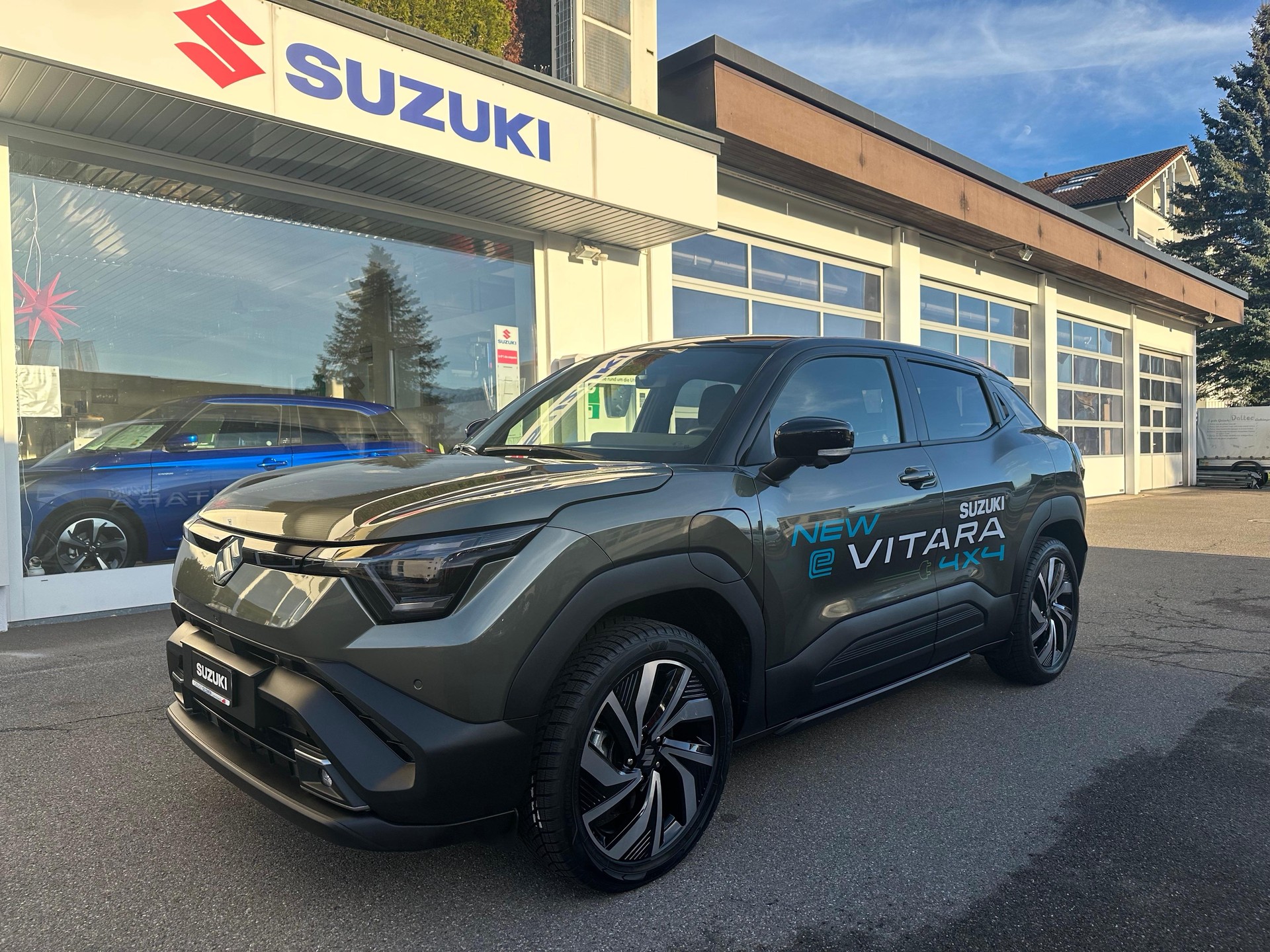 SUZUKI e Vitara Compact Top 4x4-image-2