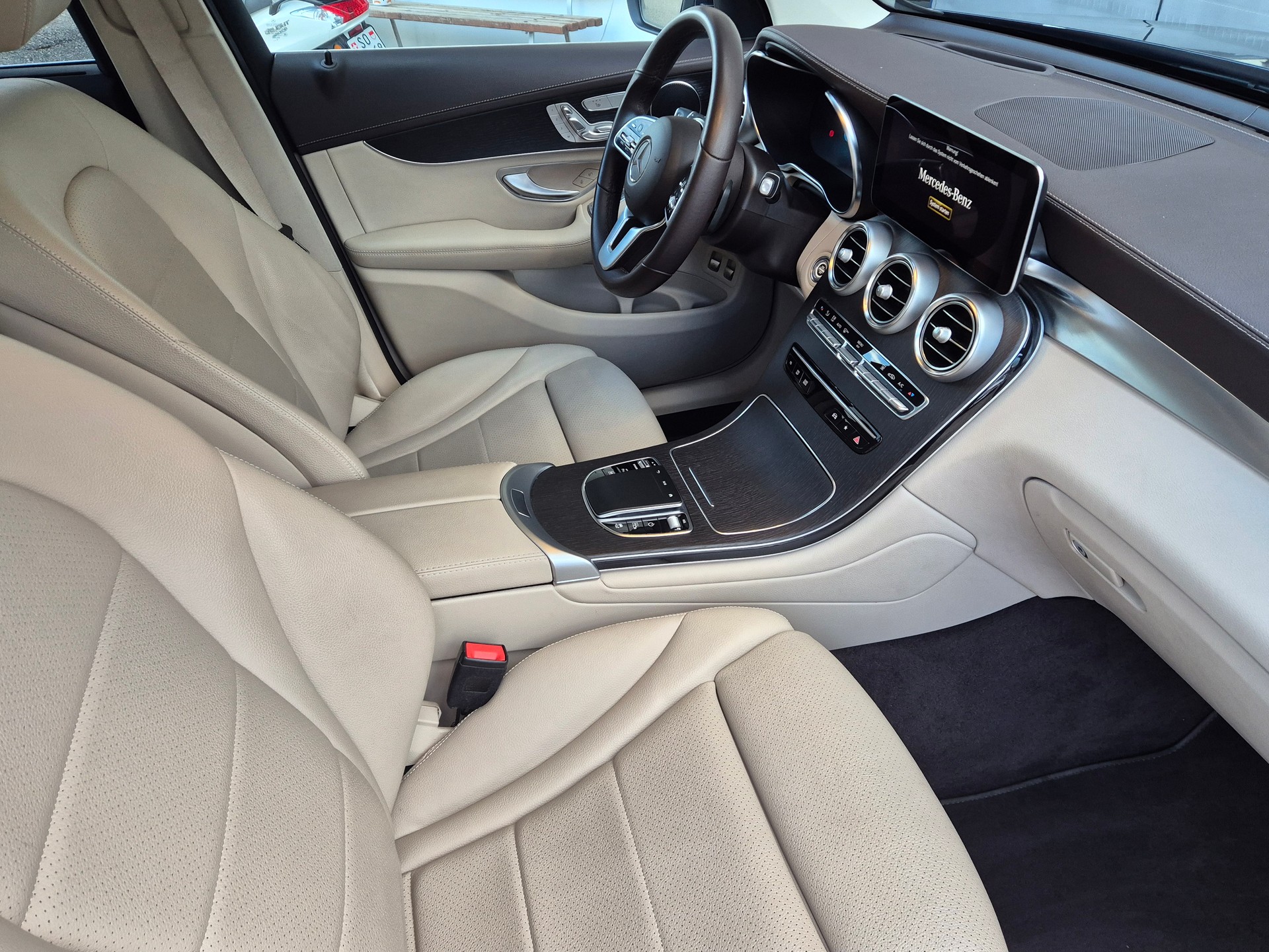 MERCEDES-BENZ GLC 300 e 4Matic 9G-Tronic-image-13