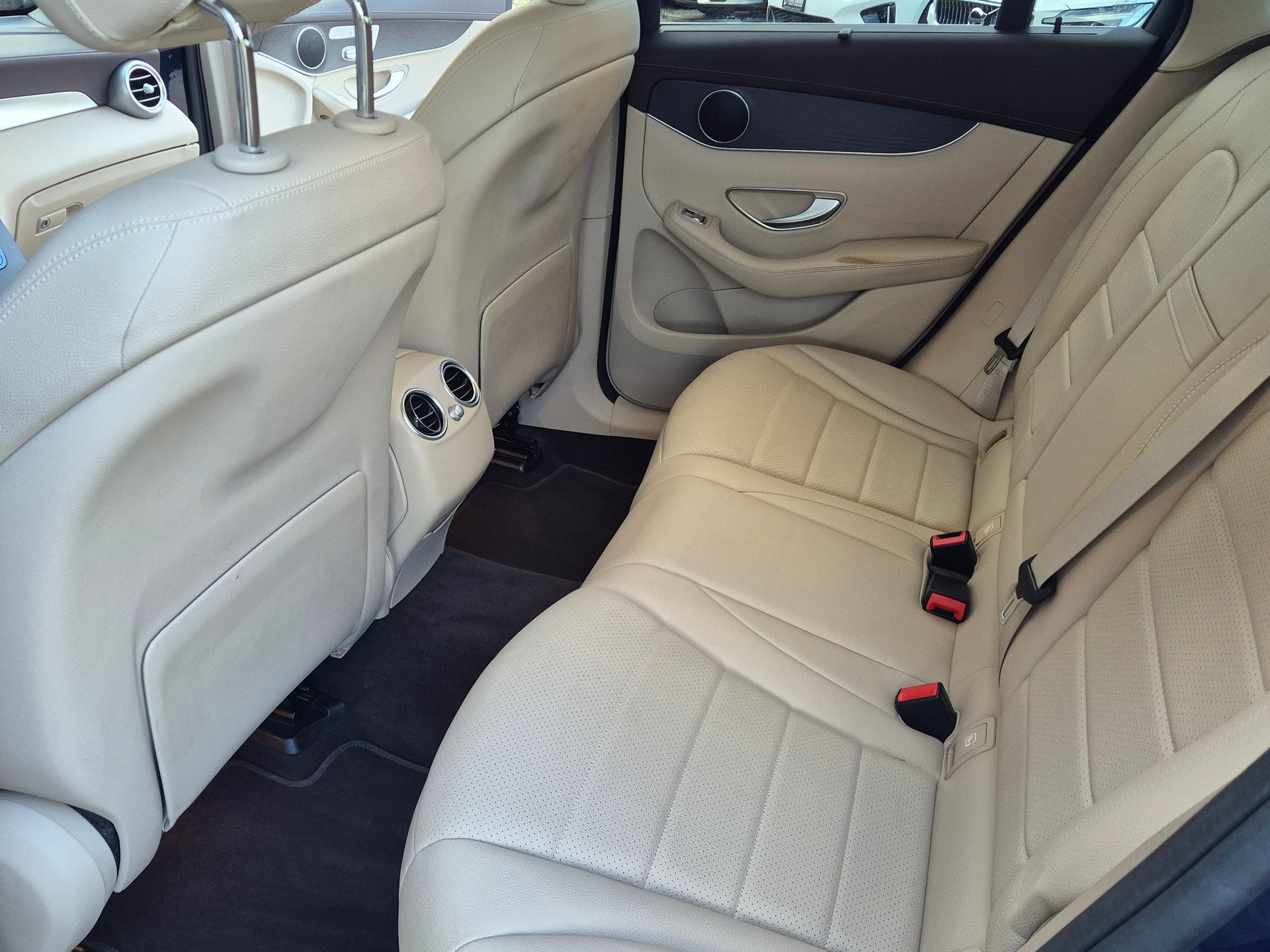 MERCEDES-BENZ GLC 300 e 4Matic 9G-Tronic-image-14