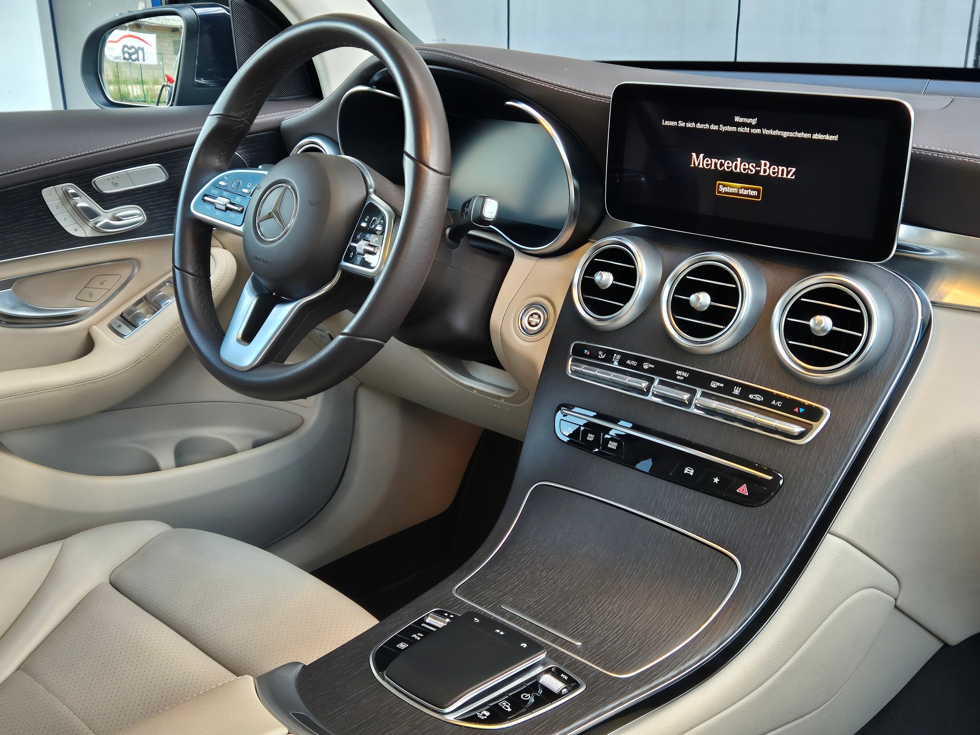 MERCEDES-BENZ GLC 300 e 4Matic 9G-Tronic-image-10