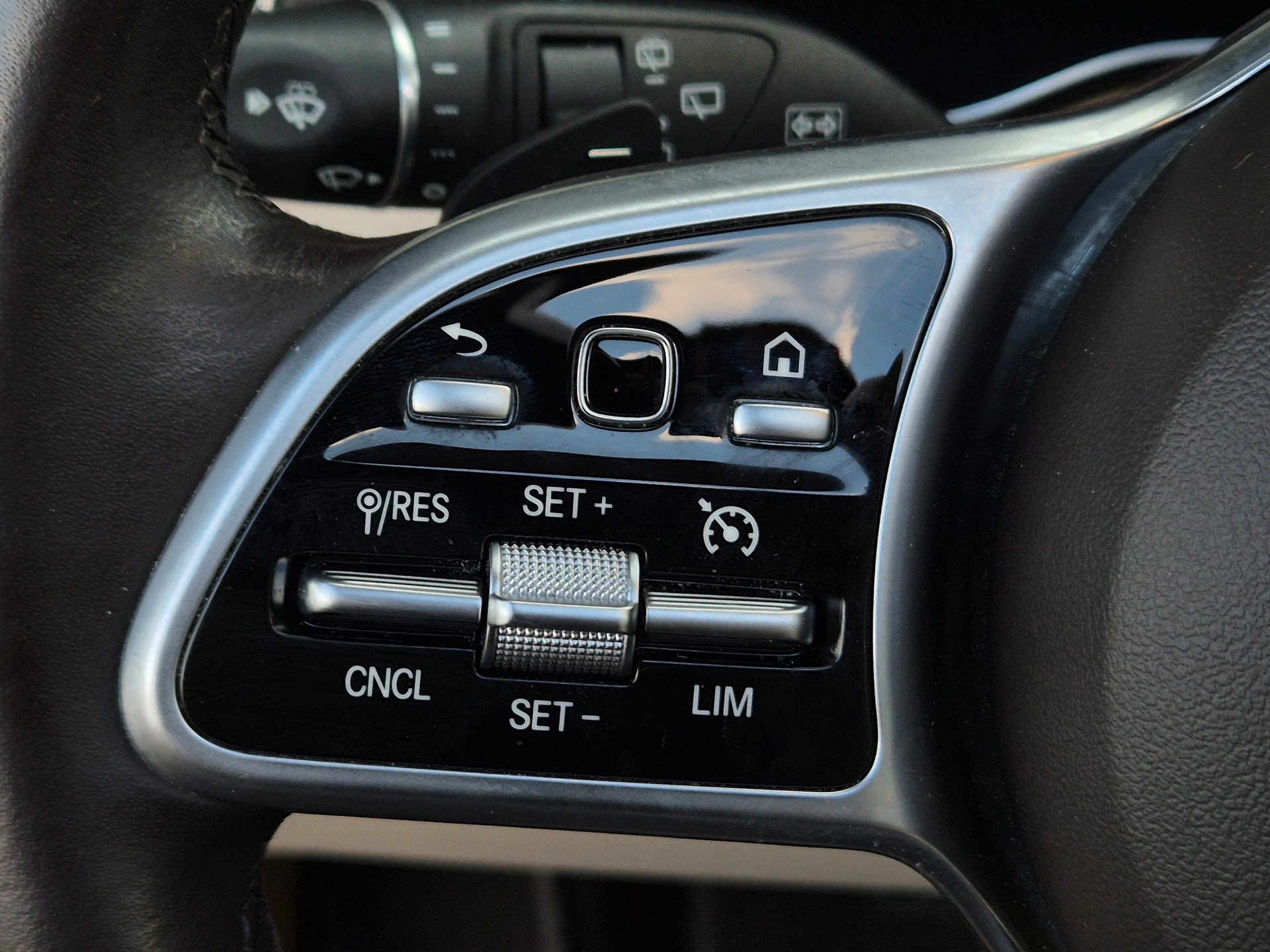 MERCEDES-BENZ GLC 300 e 4Matic 9G-Tronic-image-20