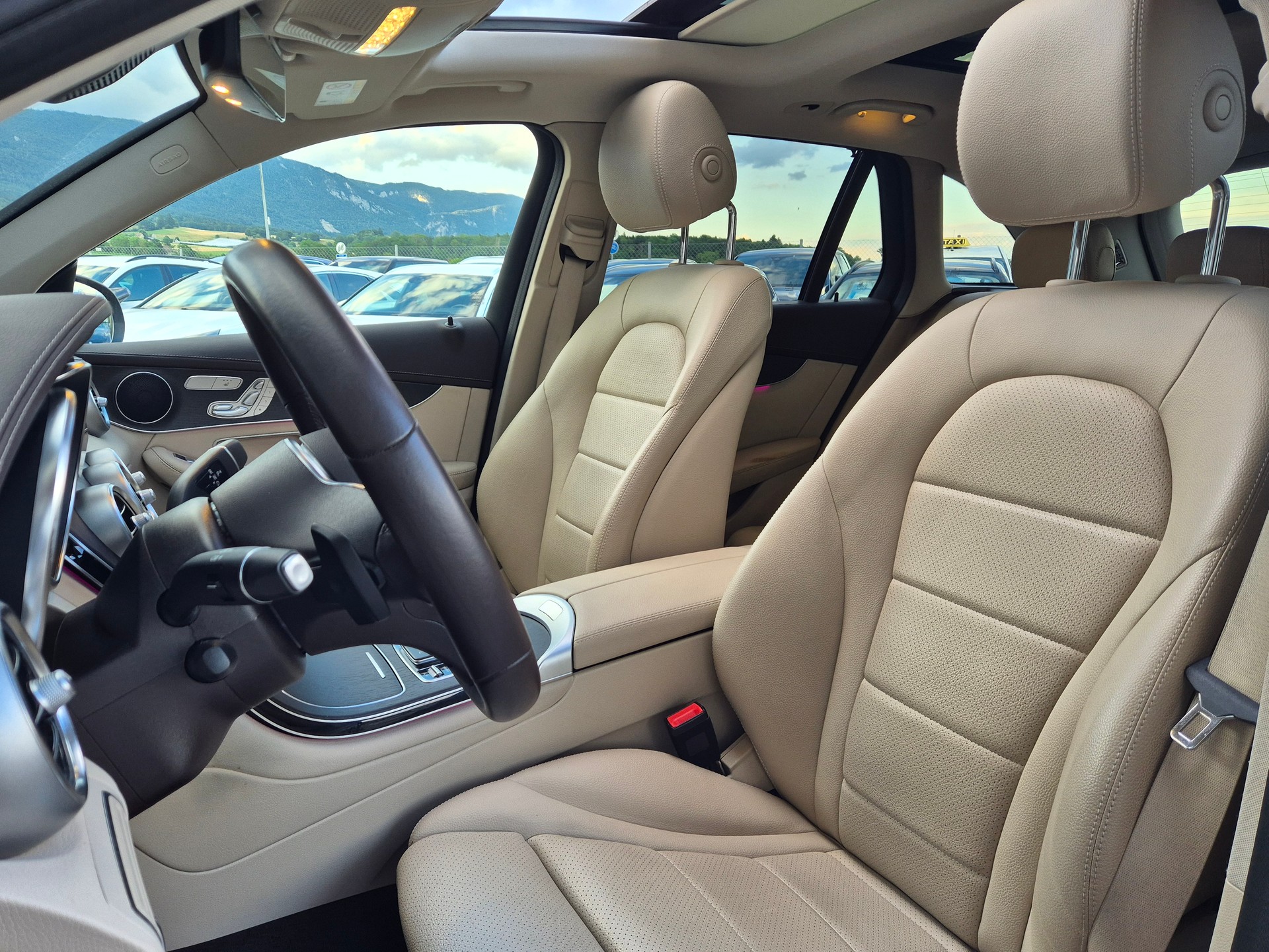 MERCEDES-BENZ GLC 300 e 4Matic 9G-Tronic-image-12