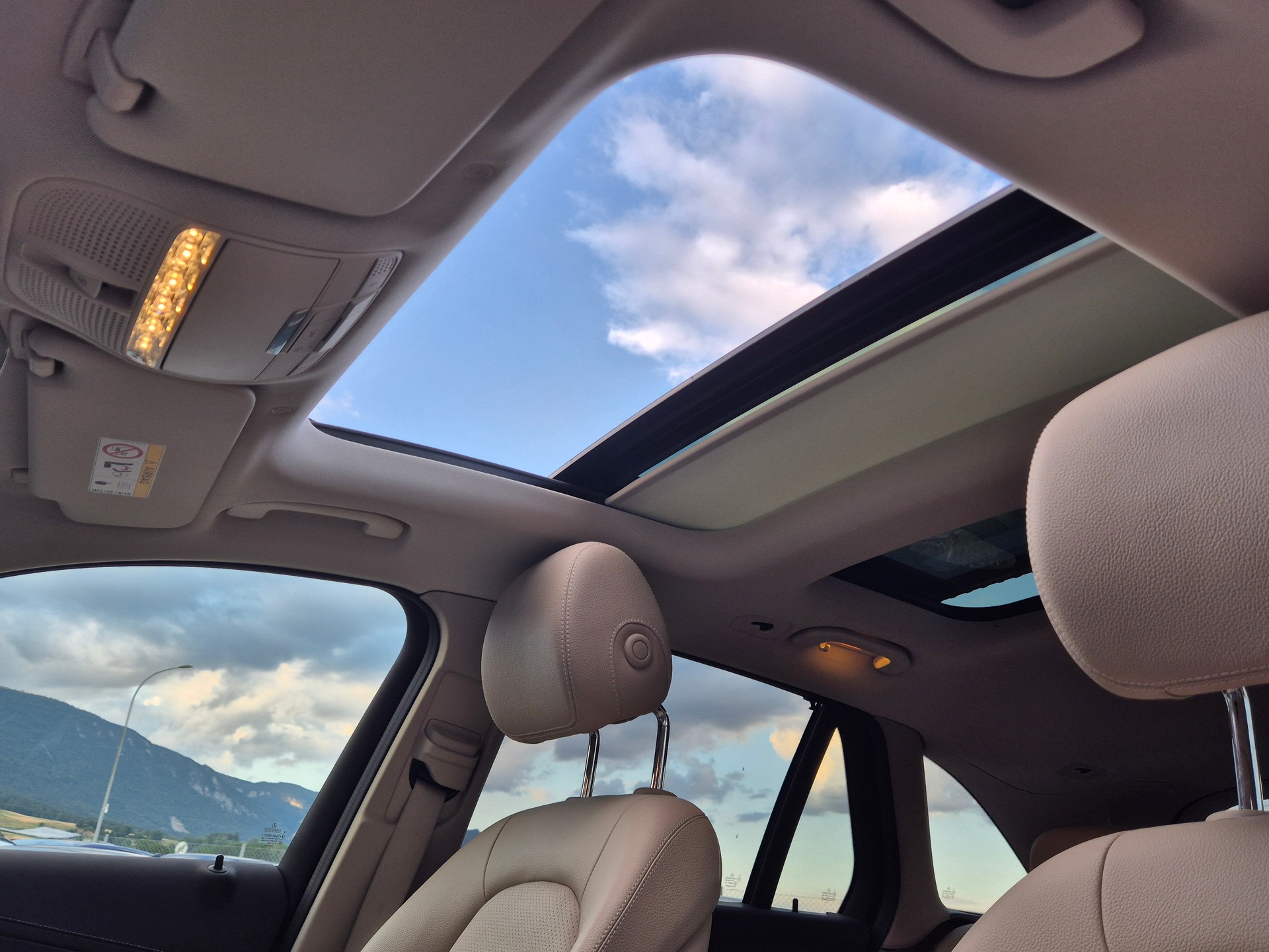 MERCEDES-BENZ GLC 300 e 4Matic 9G-Tronic-image-16