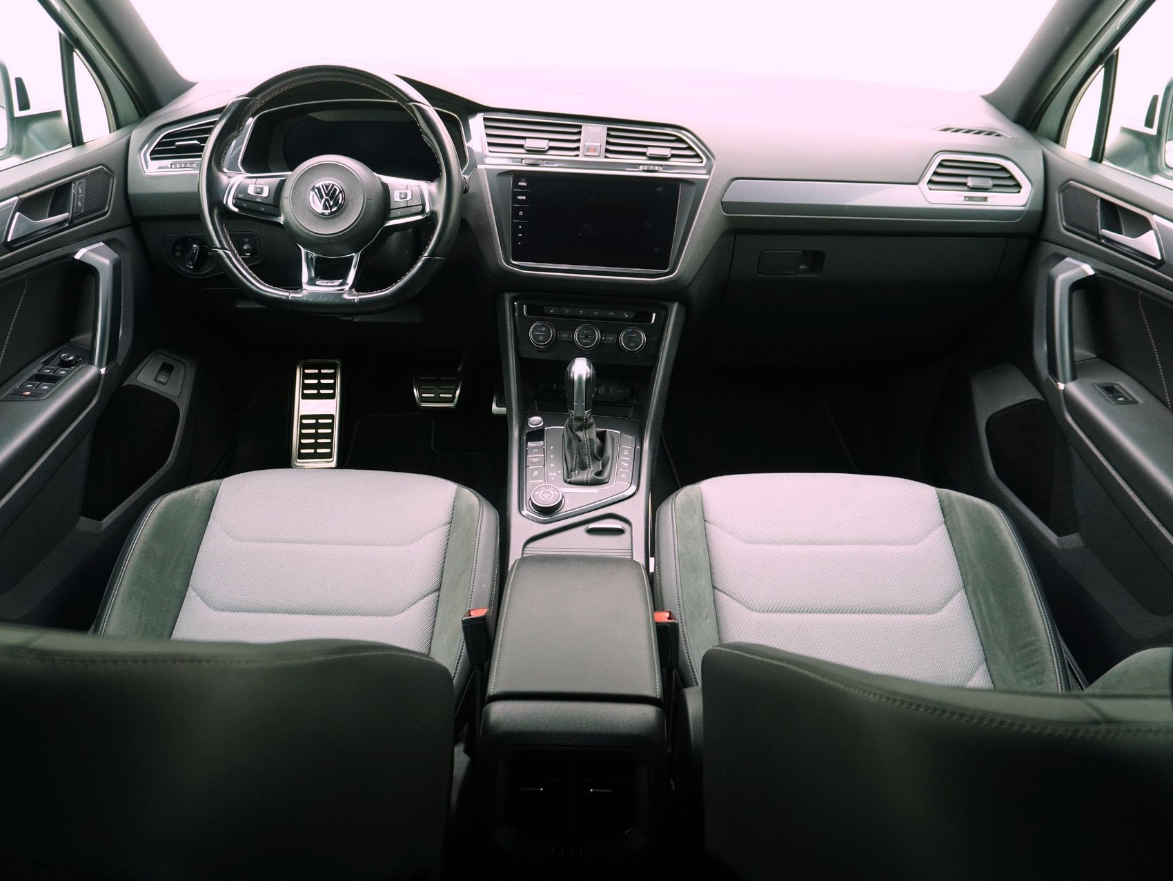 VW Tiguan 2.0 TSI DSG R-Line 4Motion-image-12