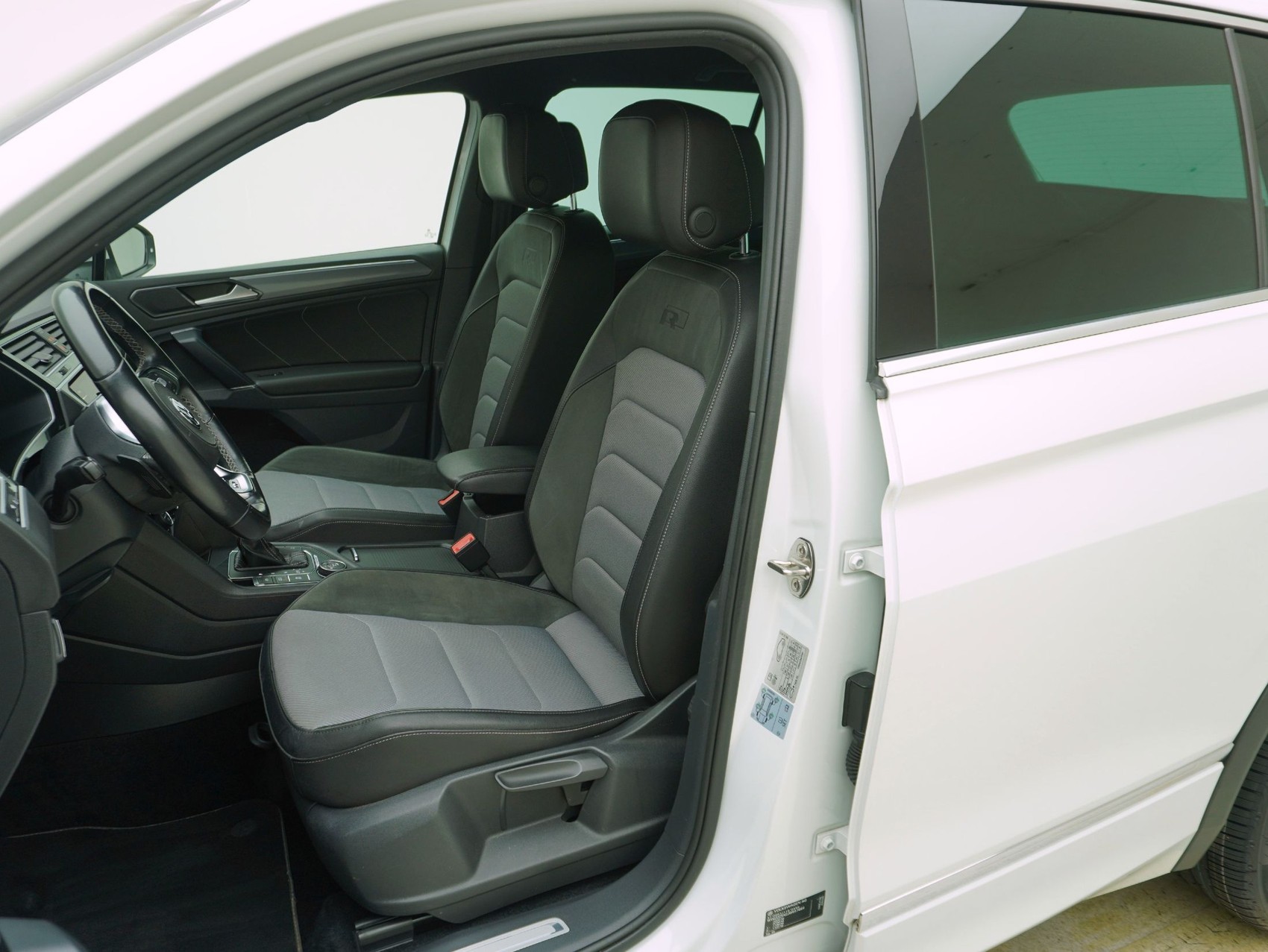 VW Tiguan 2.0 TSI DSG R-Line 4Motion-image-8