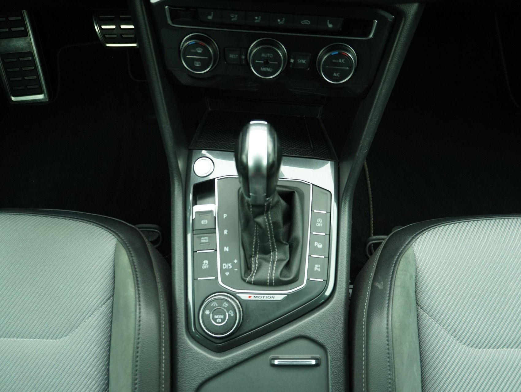 VW Tiguan 2.0 TSI DSG R-Line 4Motion-image-14