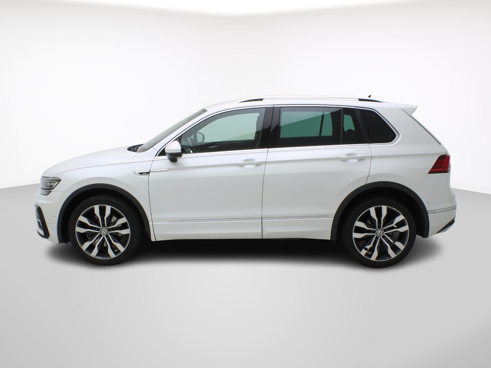 VW Tiguan 2.0 TSI DSG R-Line 4Motion-image-2