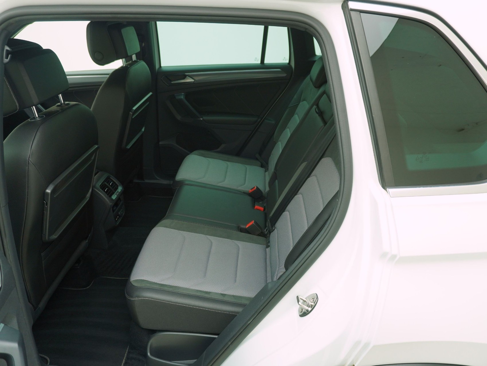 VW Tiguan 2.0 TSI DSG R-Line 4Motion-image-10