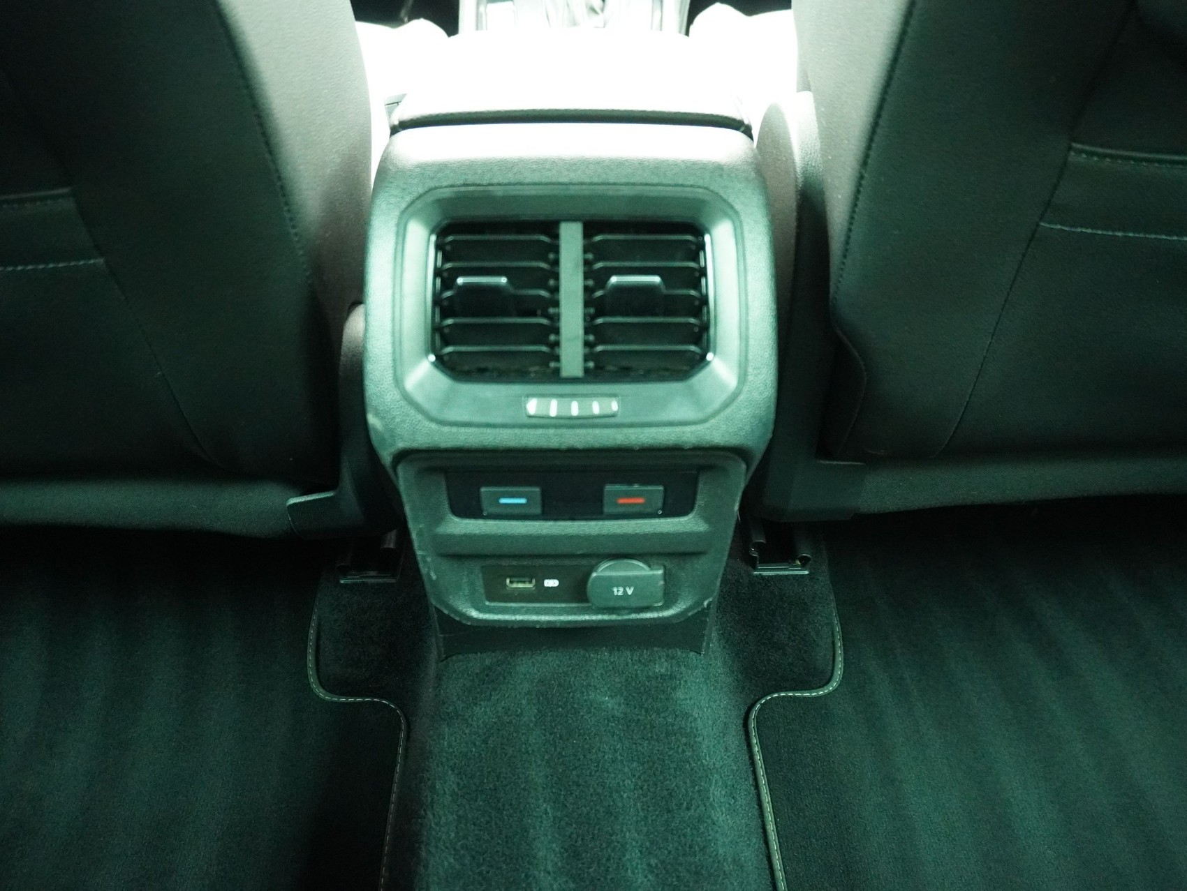 VW Tiguan 2.0 TSI DSG R-Line 4Motion-image-11