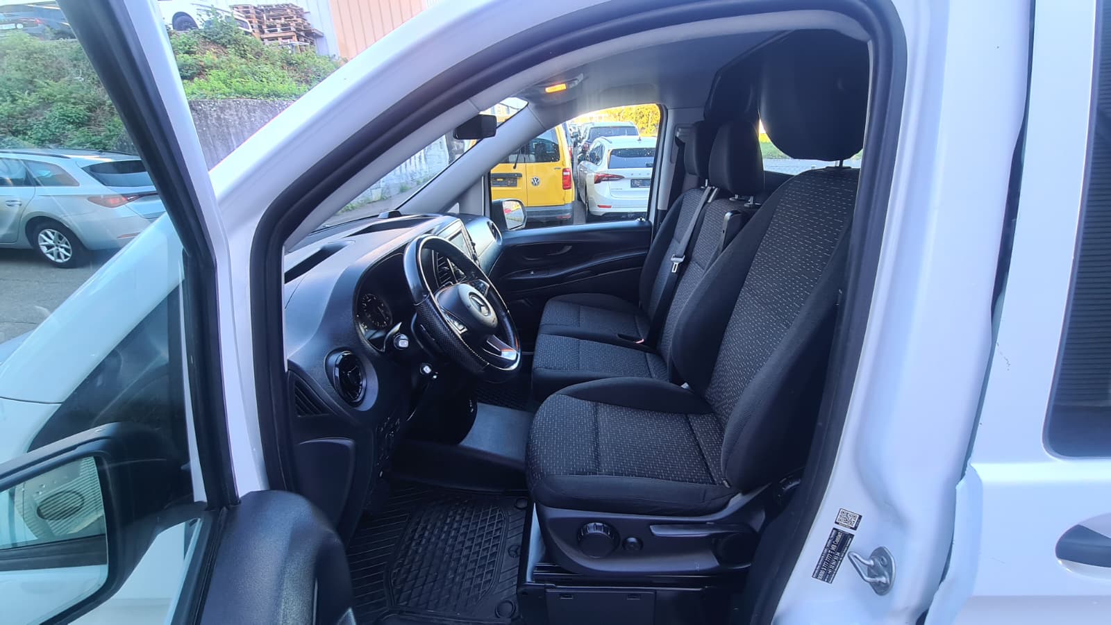MERCEDES-BENZ Vito 114 CDI Extralang 9G-Tronic 4M Base ** 3-Plätzer ** Gr-Navi ** Anh-Kupplung ** Klimaanlage ** PDC ** Neues Modell 2023 **-image-20