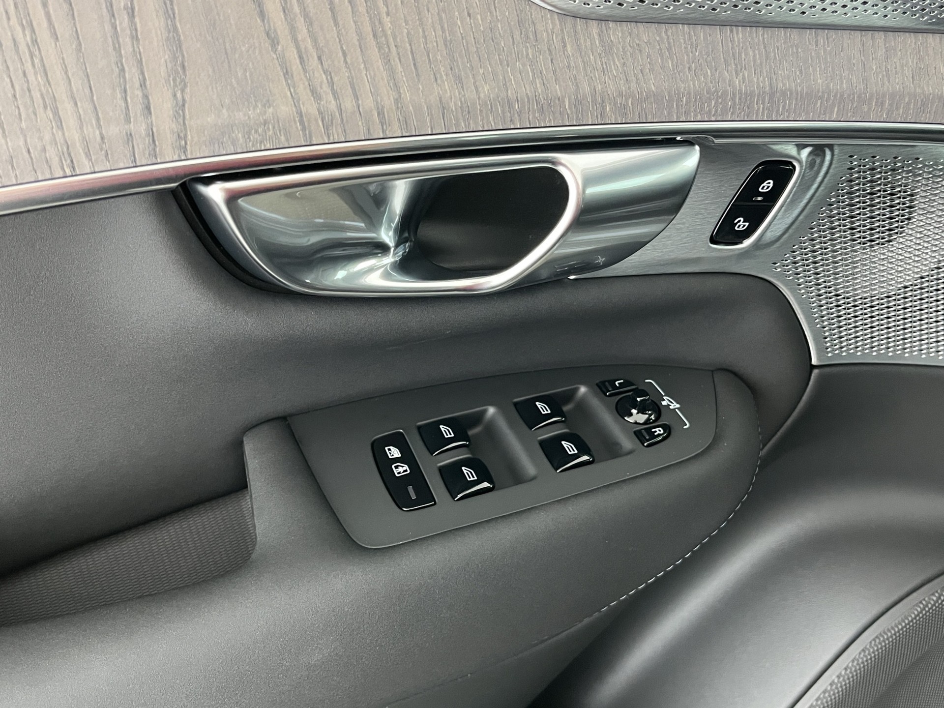 VOLVO XC90 2.0 T8 TE Ultra Dark eAWD-image-11