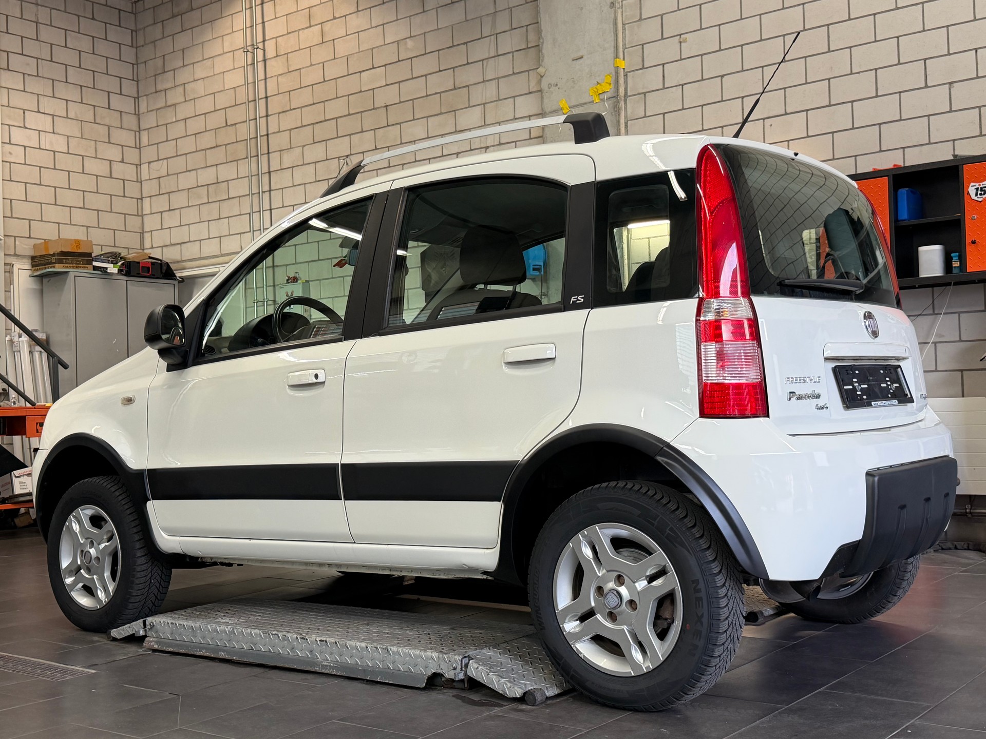 FIAT Panda 1.3 16V JTD Freestyle 4x4-image-8
